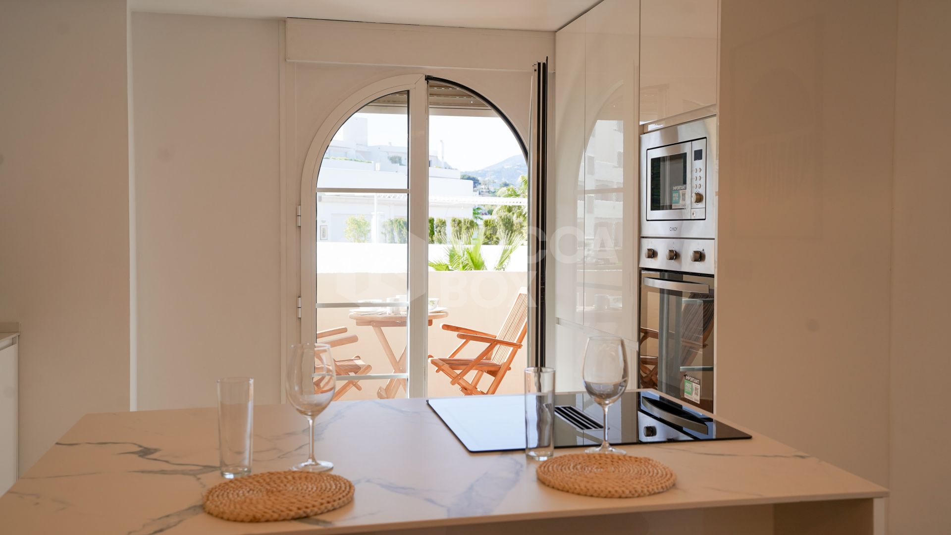 Renovated 2-Bedroom Apartment with Sea Views in Gated Community – Nueva Andalucía