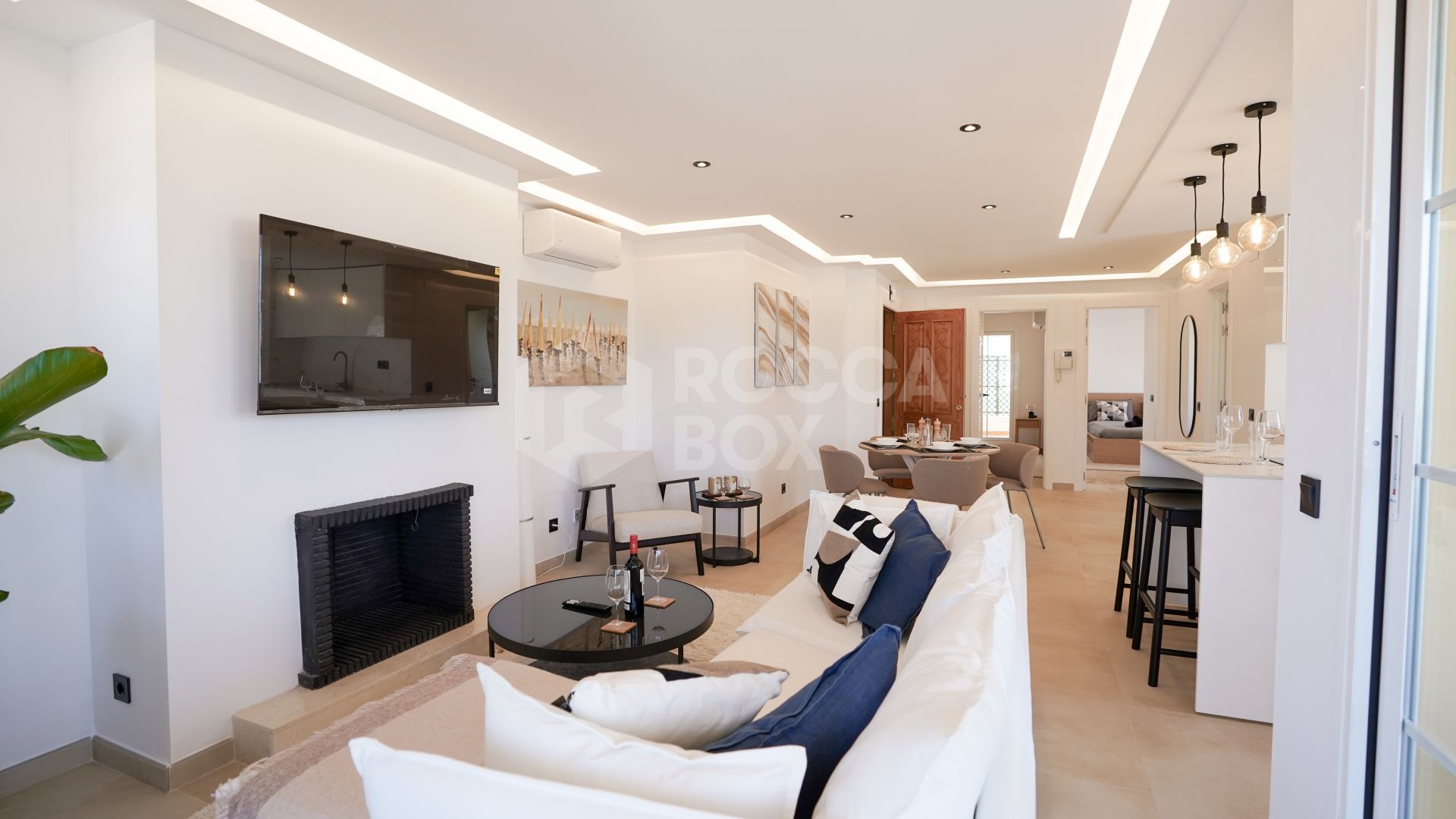 Renovated 2-Bedroom Apartment with Sea Views in Gated Community – Nueva Andalucía