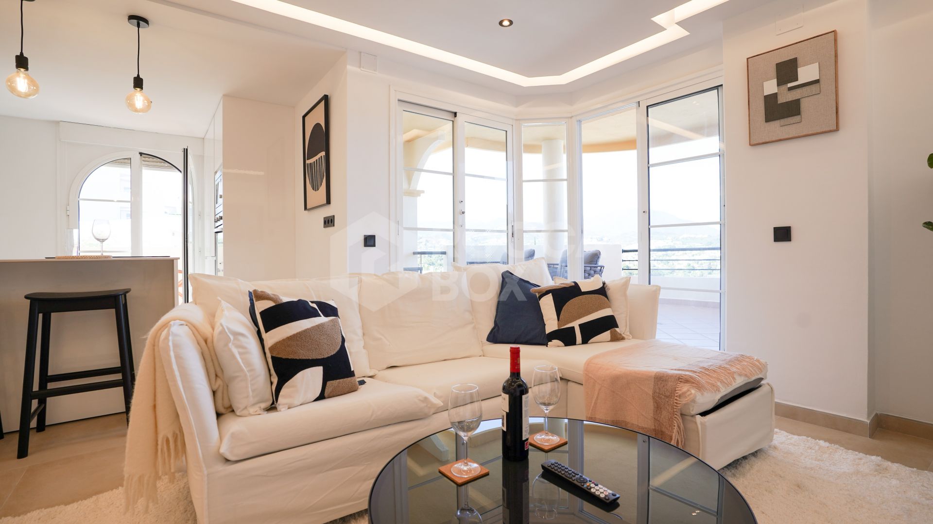 Renovated 2-Bedroom Apartment with Sea Views in Gated Community – Nueva Andalucía