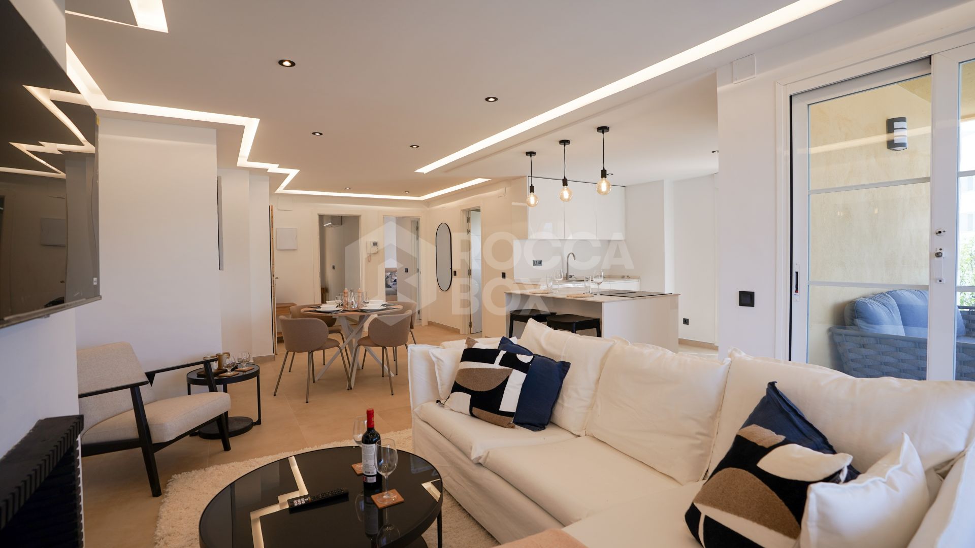 Renovated 2-Bedroom Apartment with Sea Views in Gated Community – Nueva Andalucía