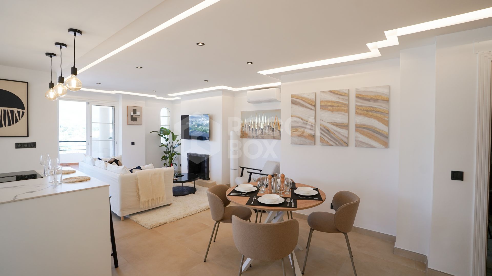 Renovated 2-Bedroom Apartment with Sea Views in Gated Community – Nueva Andalucía