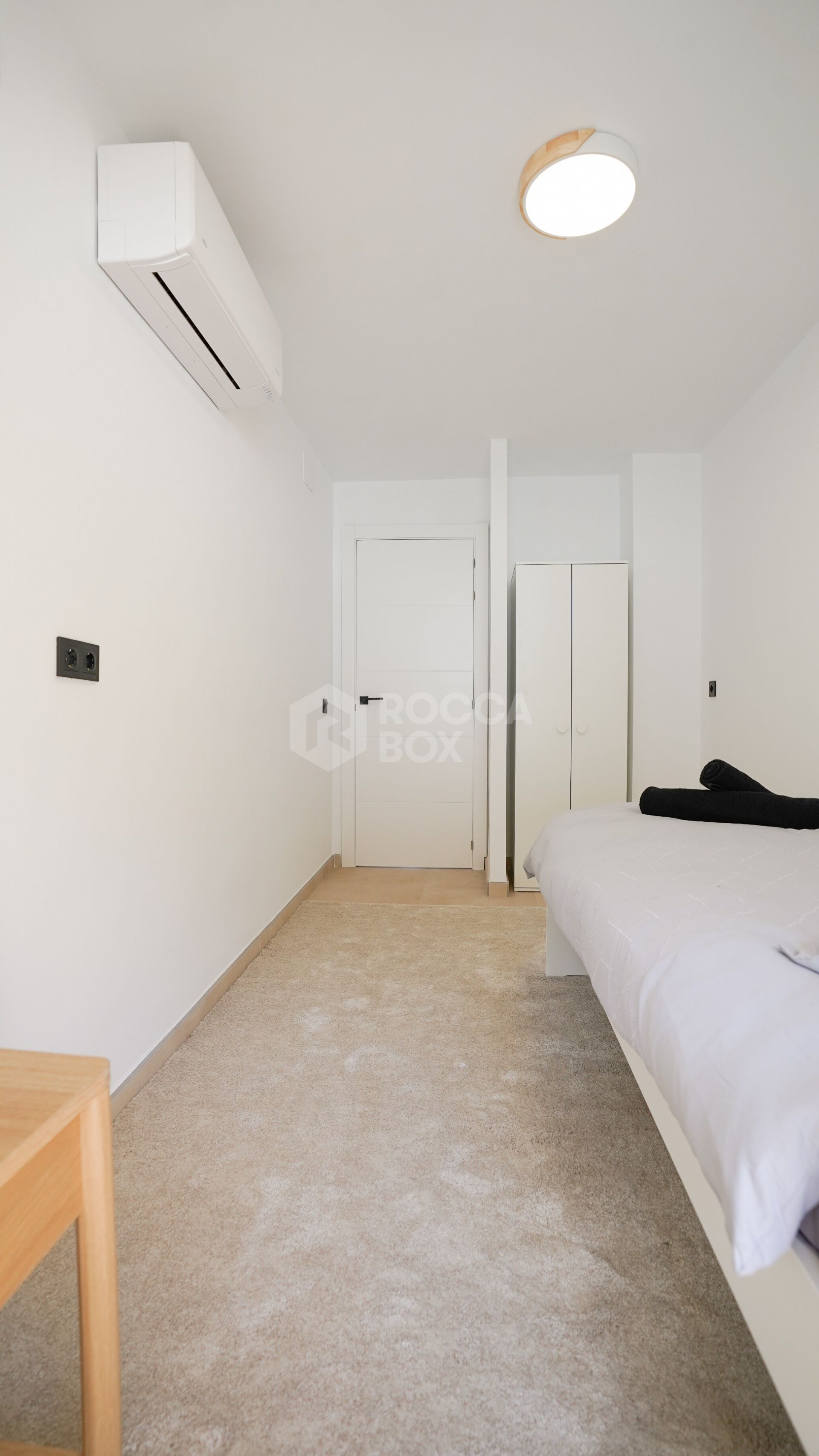 Renovated 2-Bedroom Apartment with Sea Views in Gated Community – Nueva Andalucía