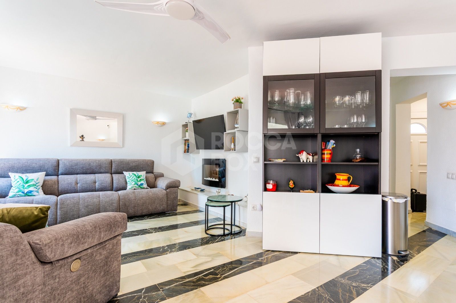 Elegant Three-Bedroom Penthouse with Sea Views and Modern Comforts