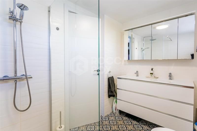 Elegant Three-Bedroom Penthouse with Sea Views and Modern Comforts