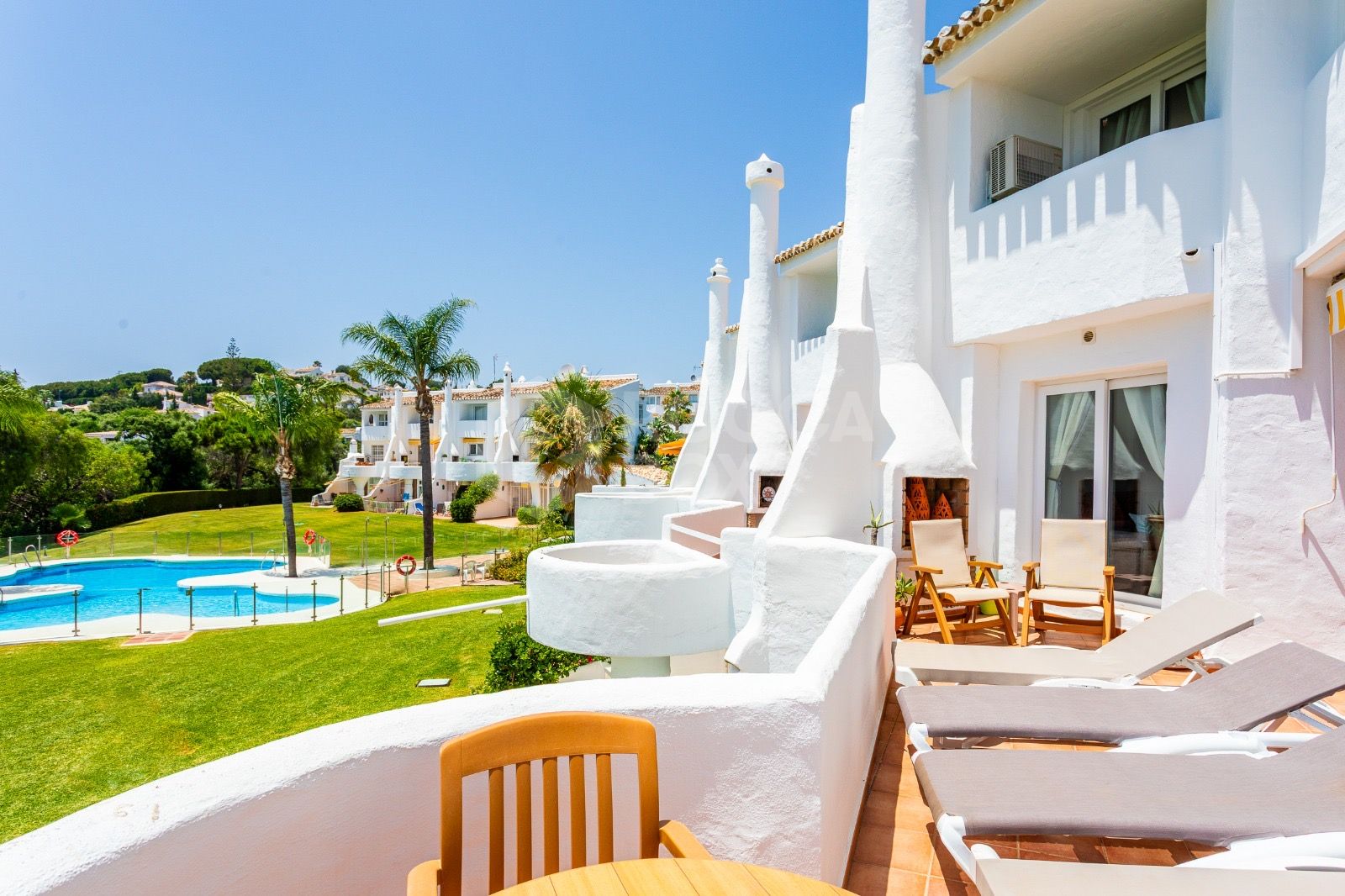 Elegant Three-Bedroom Penthouse with Sea Views and Modern Comforts