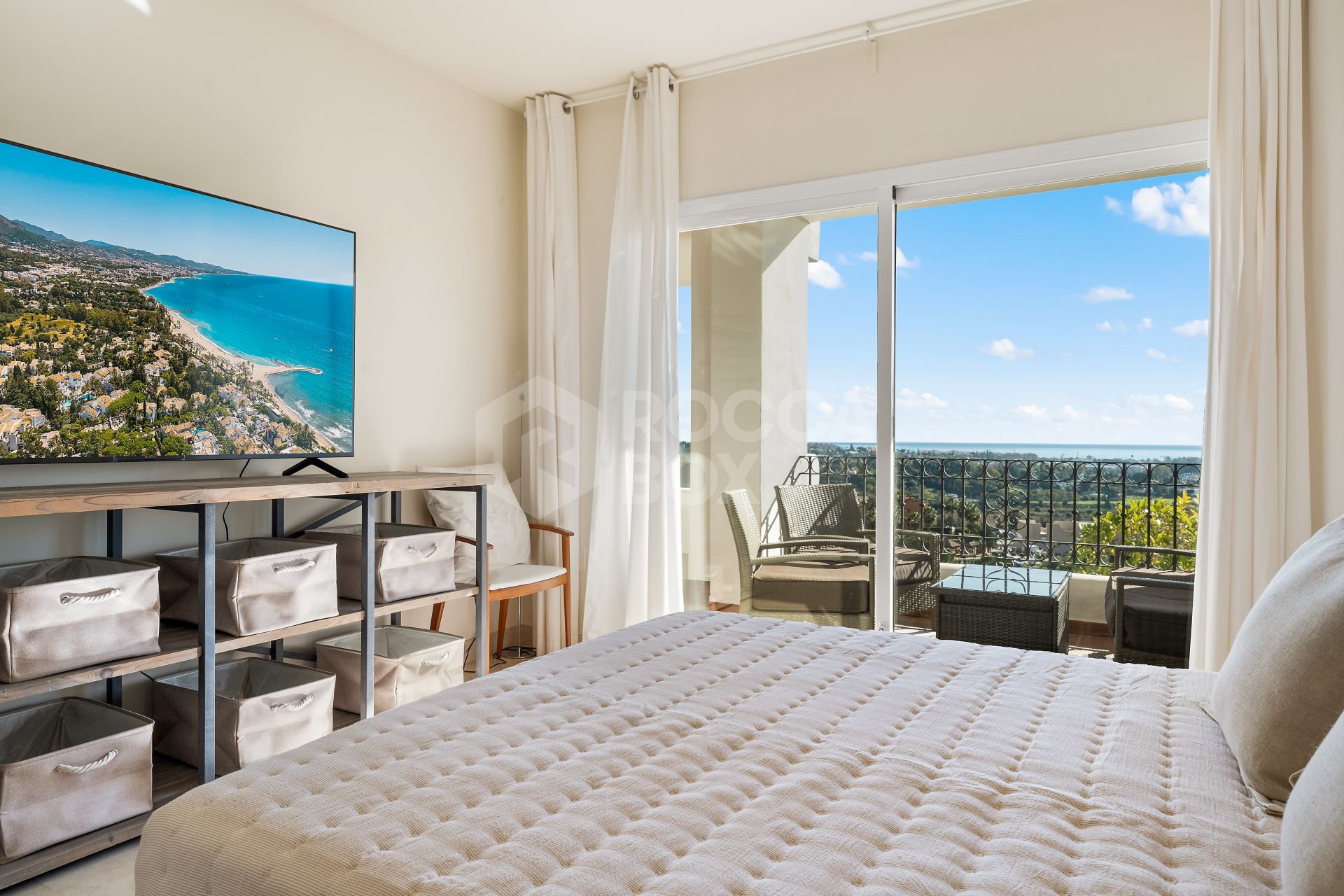 South-Facing Renovated 2-Bedroom Apartment with Front Sea Views