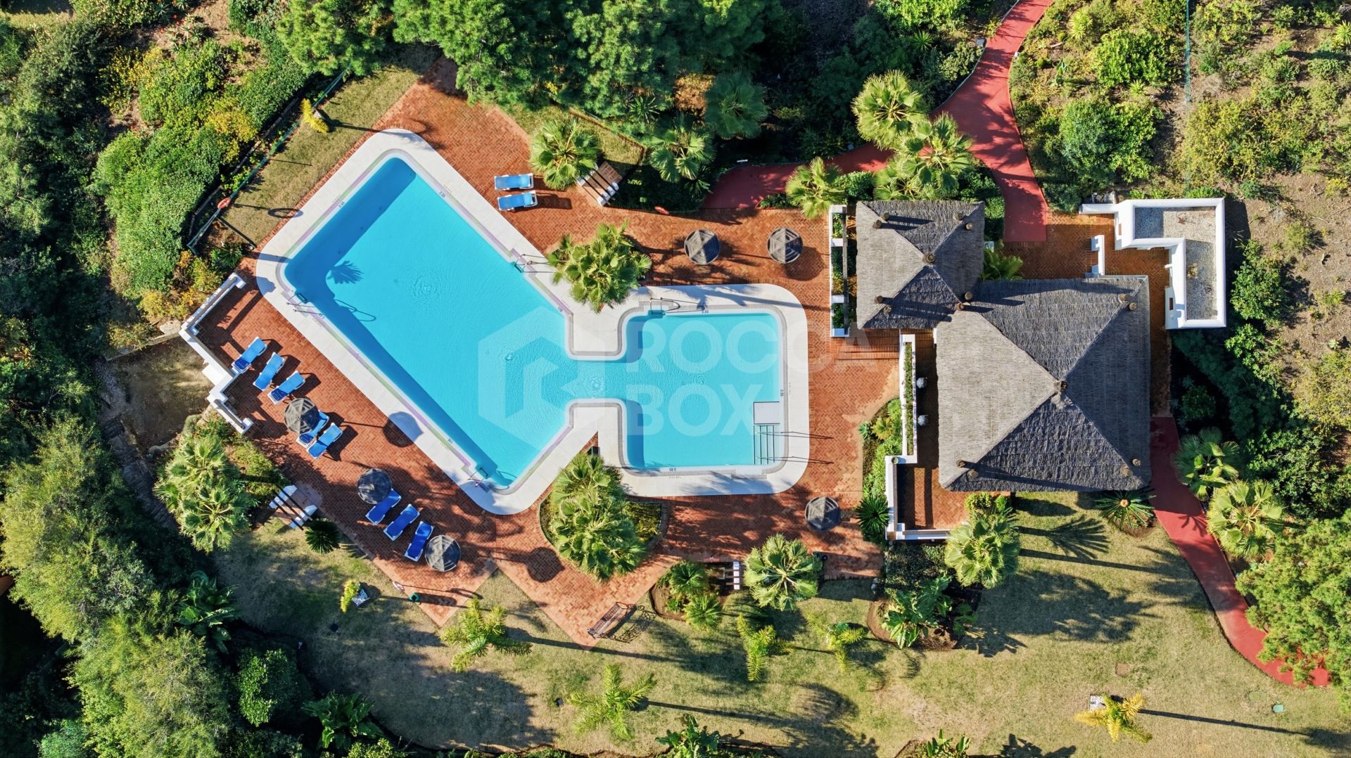 South-Facing Renovated 2-Bedroom Apartment with Front Sea Views