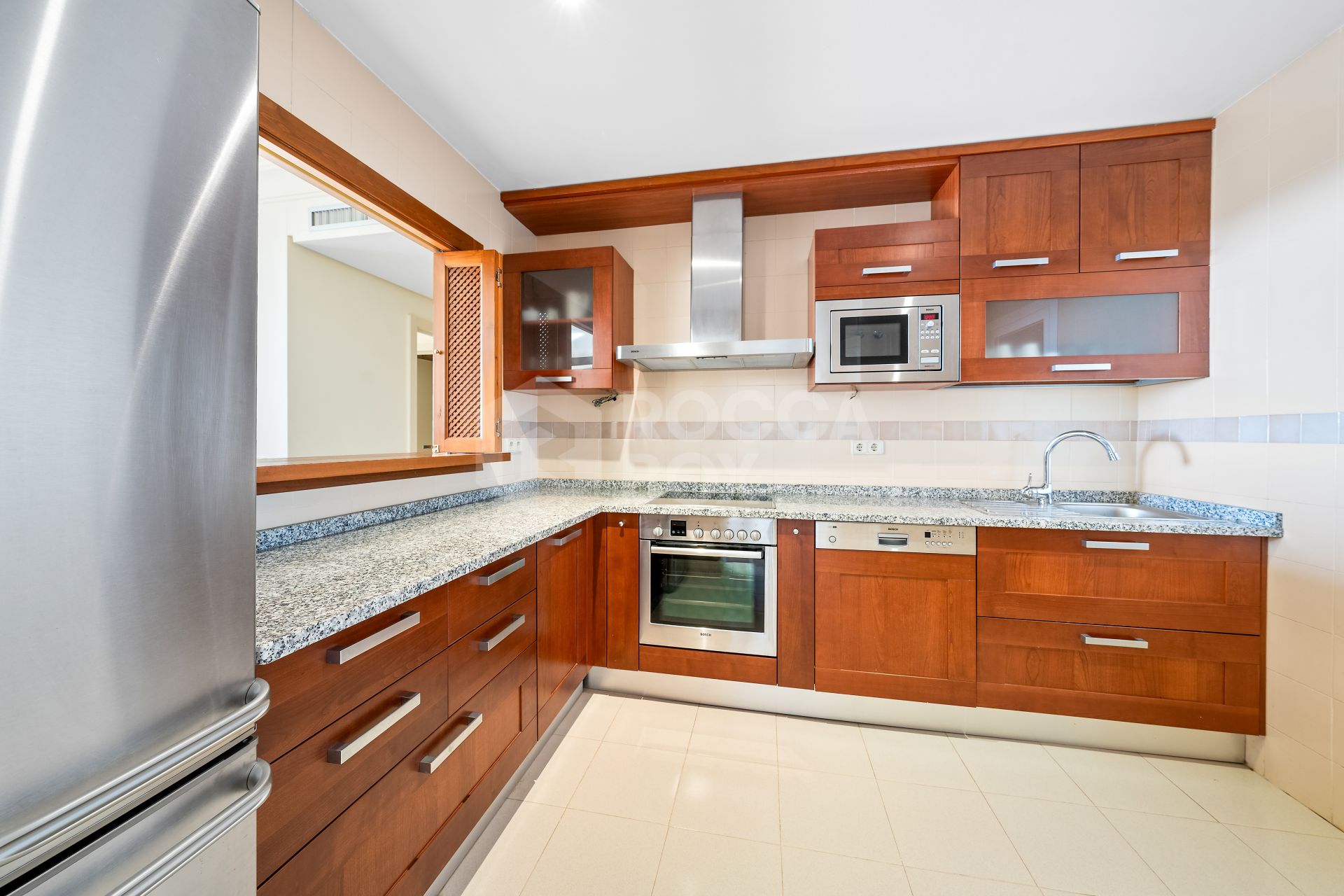 South-Facing Renovated 2-Bedroom Apartment with Front Sea Views