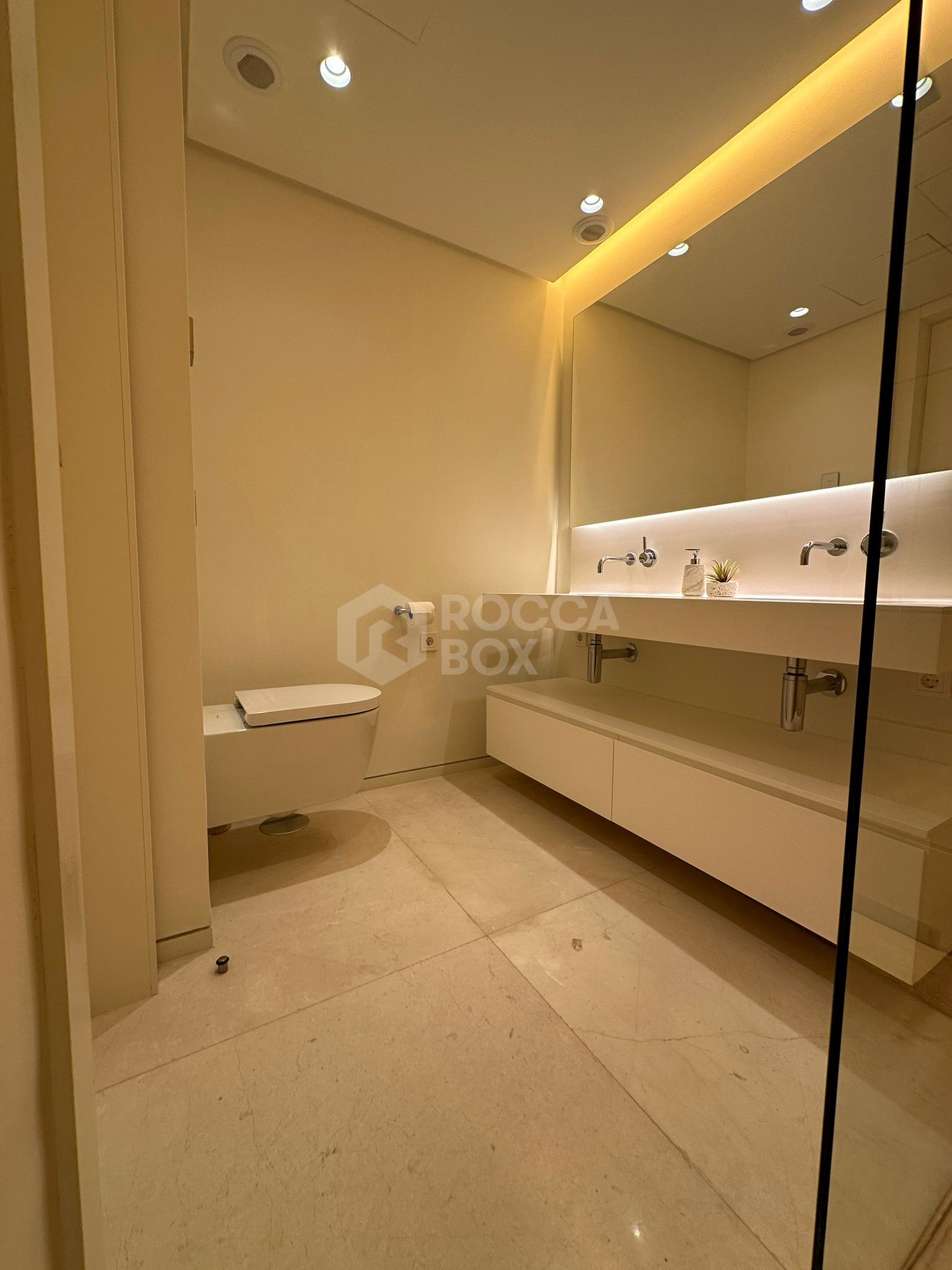 Contemporary Living with Panoramic Views in Marbella