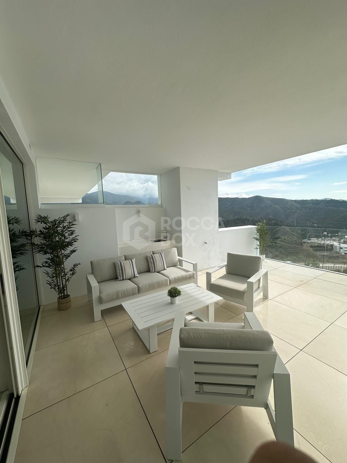 Contemporary Living with Panoramic Views in Marbella