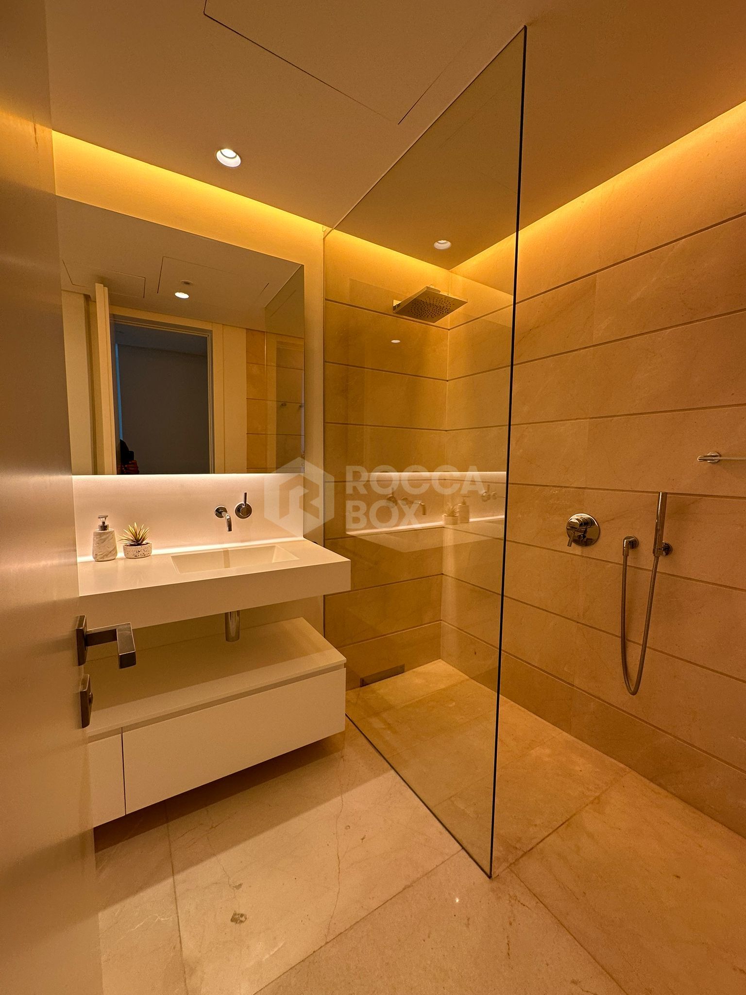 Contemporary Living with Panoramic Views in Marbella