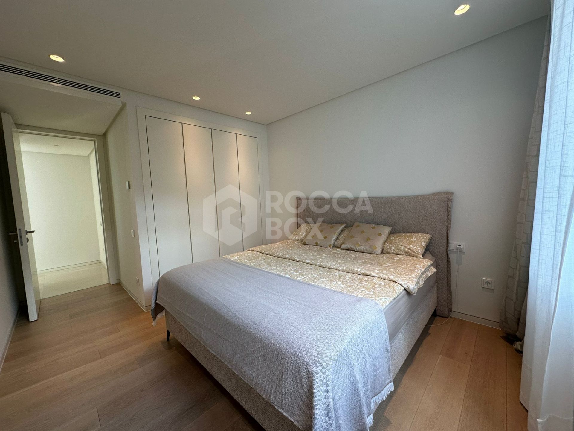 Contemporary Living with Panoramic Views in Marbella