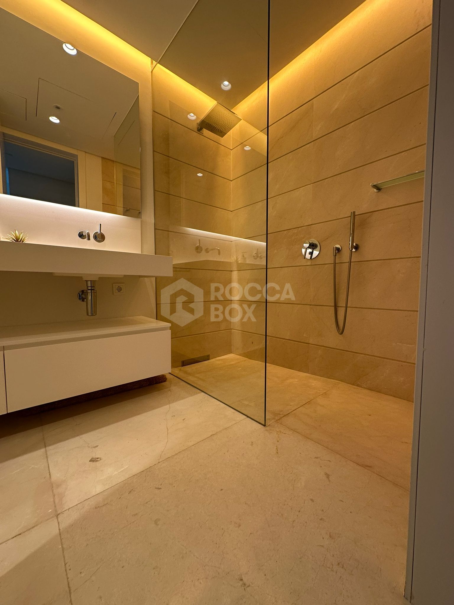 Contemporary Living with Panoramic Views in Marbella