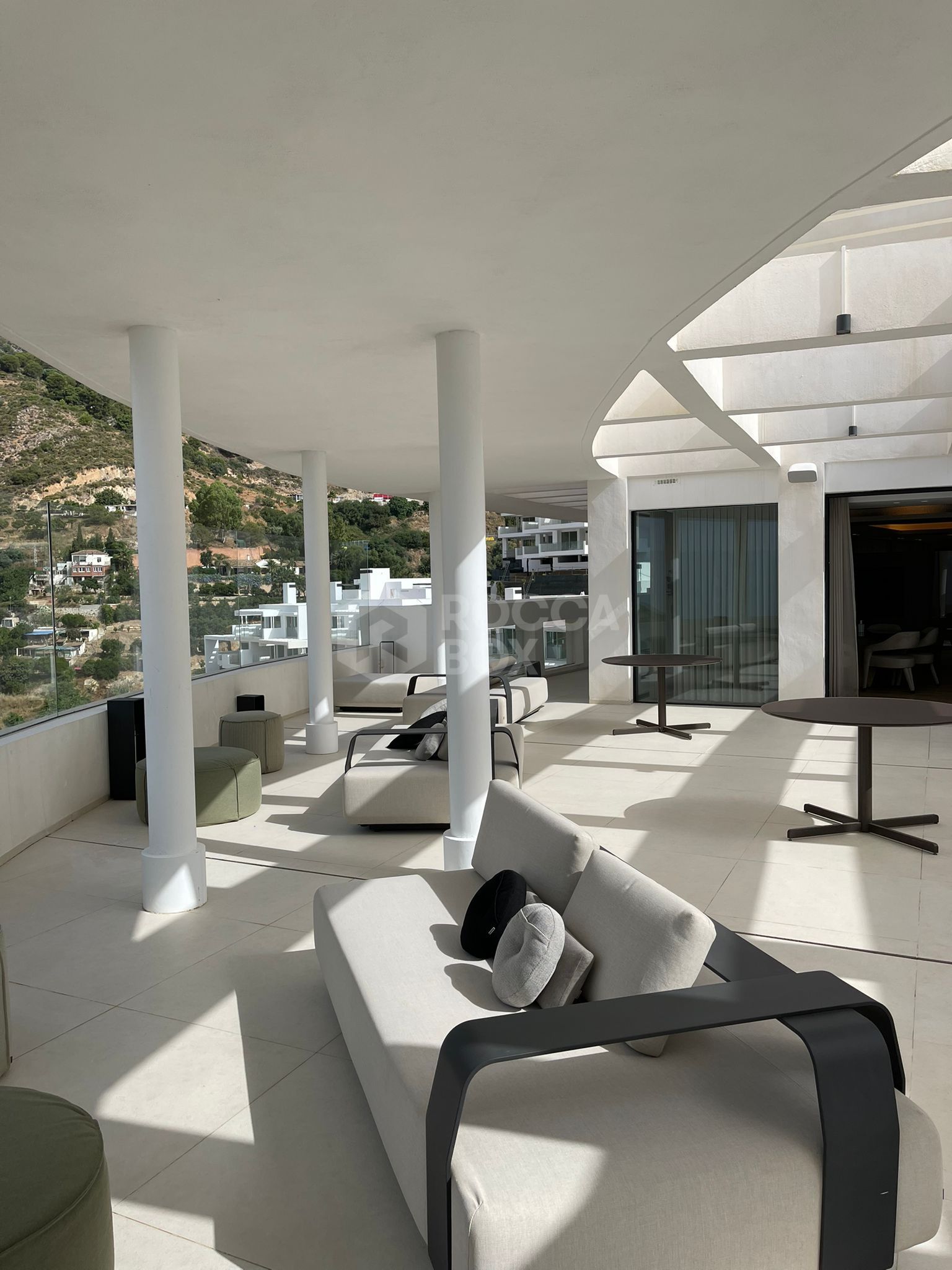 Contemporary Living with Panoramic Views in Marbella