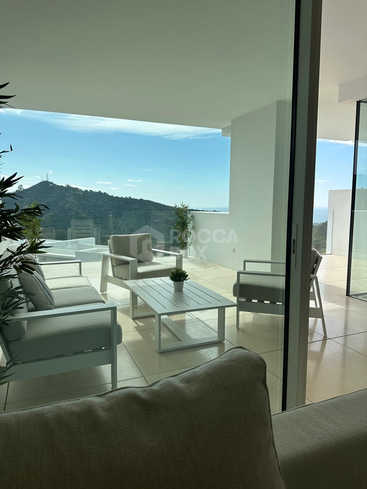 Contemporary Living with Panoramic Views in Marbella