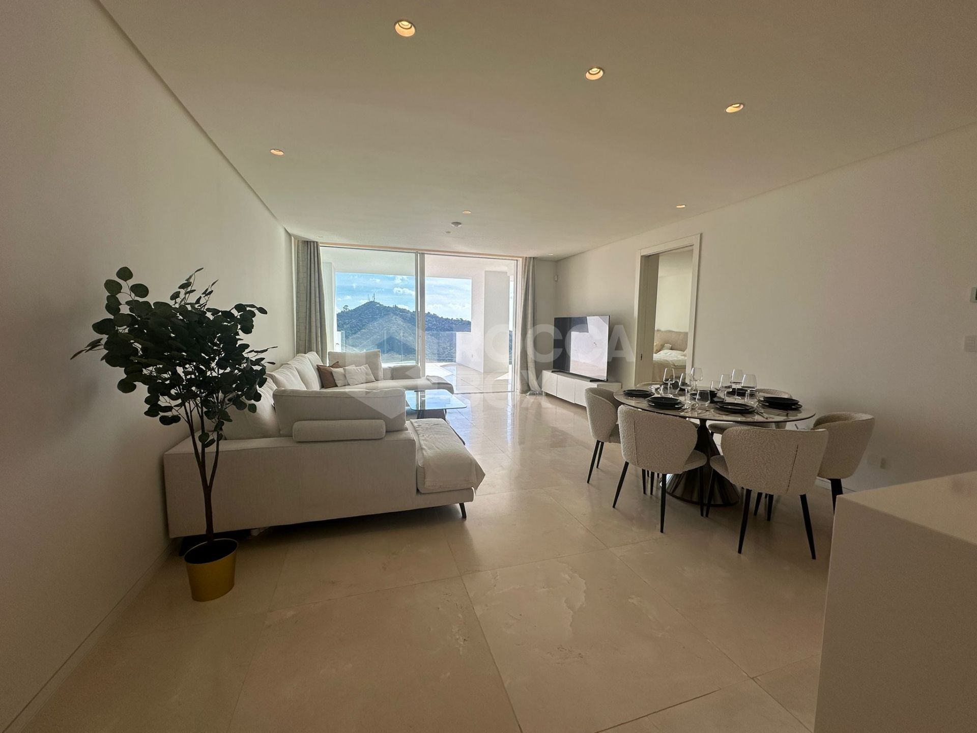 Contemporary Living with Panoramic Views in Marbella