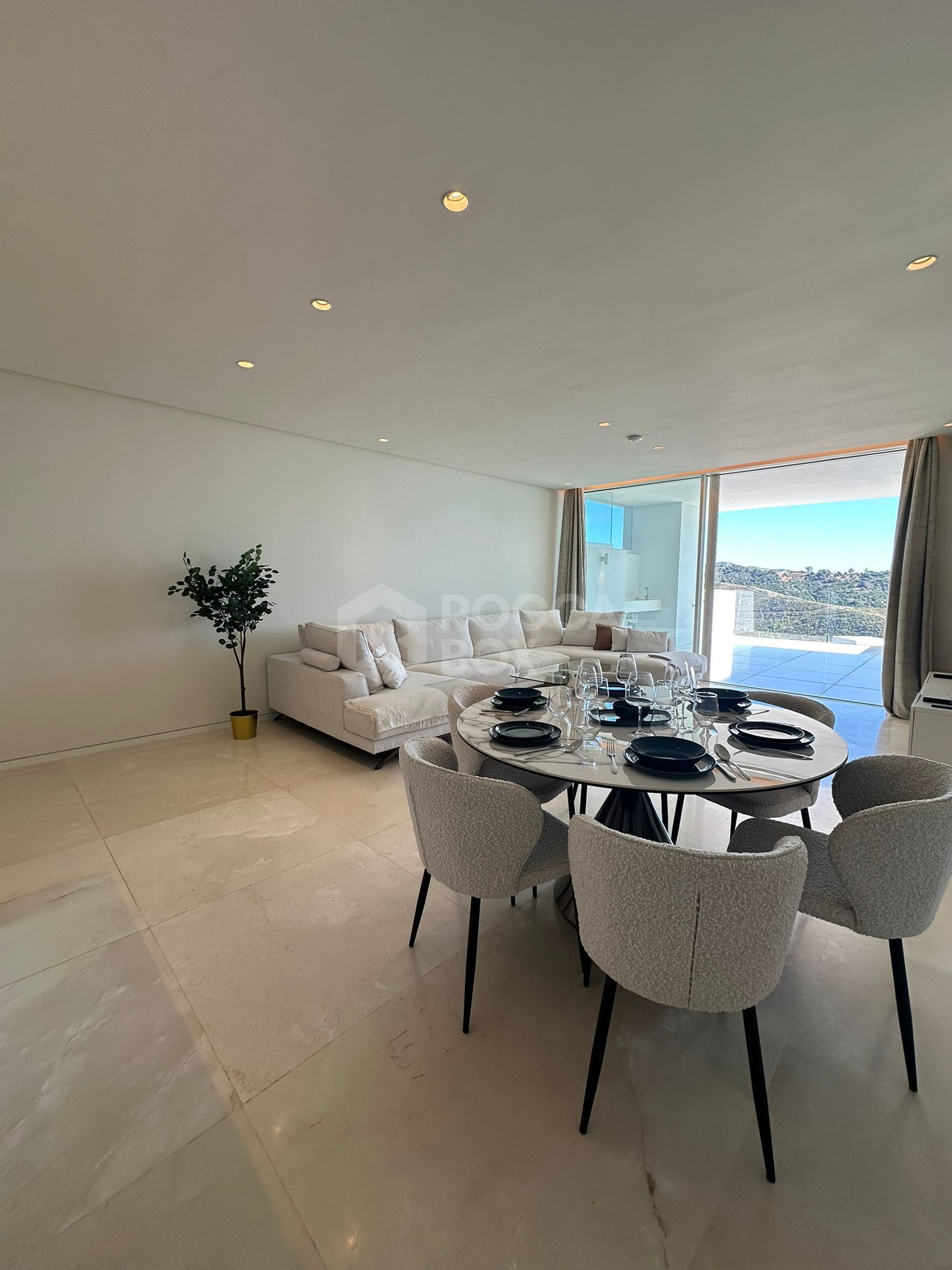 Contemporary Living with Panoramic Views in Marbella