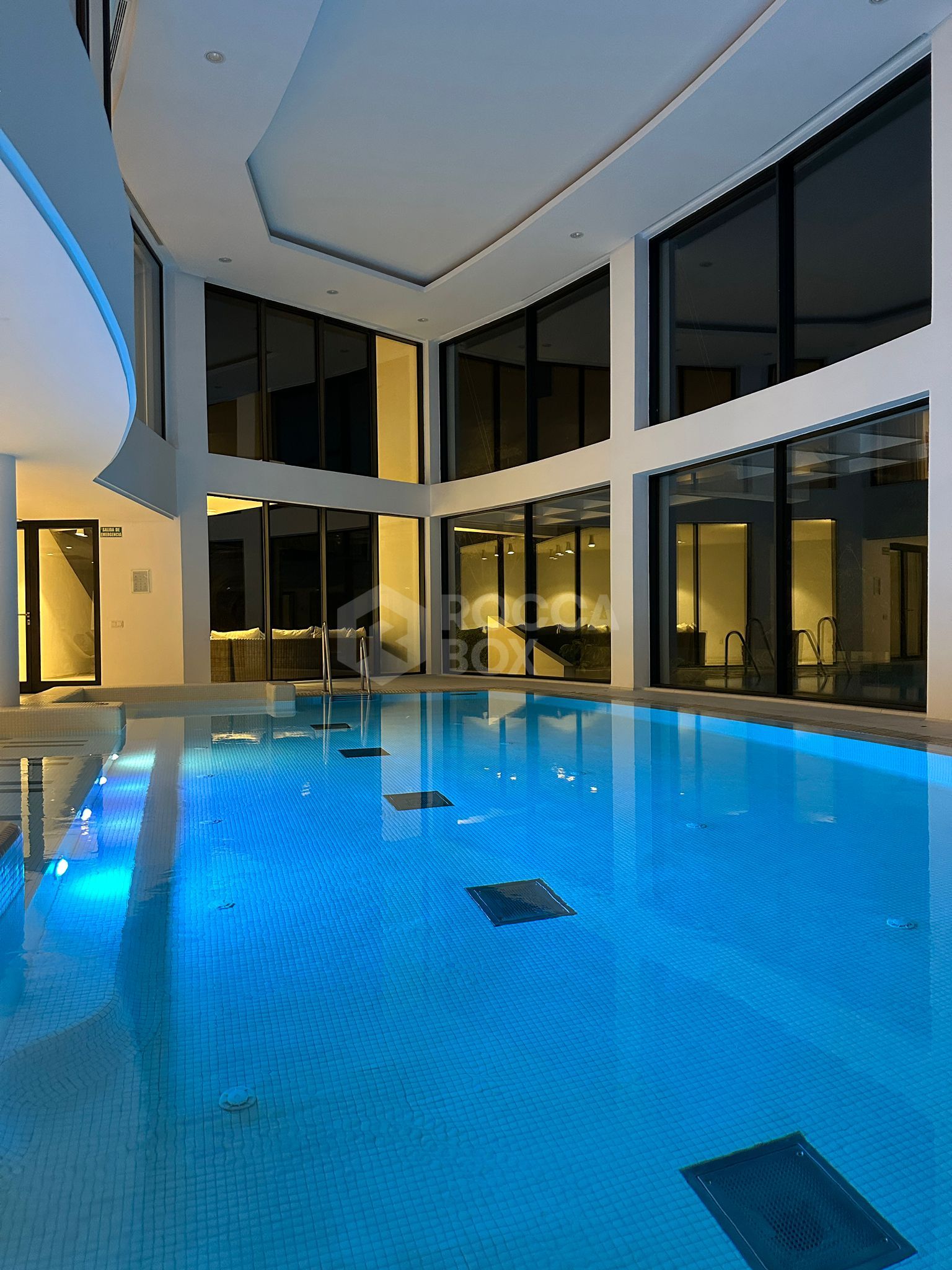 Contemporary Living with Panoramic Views in Marbella