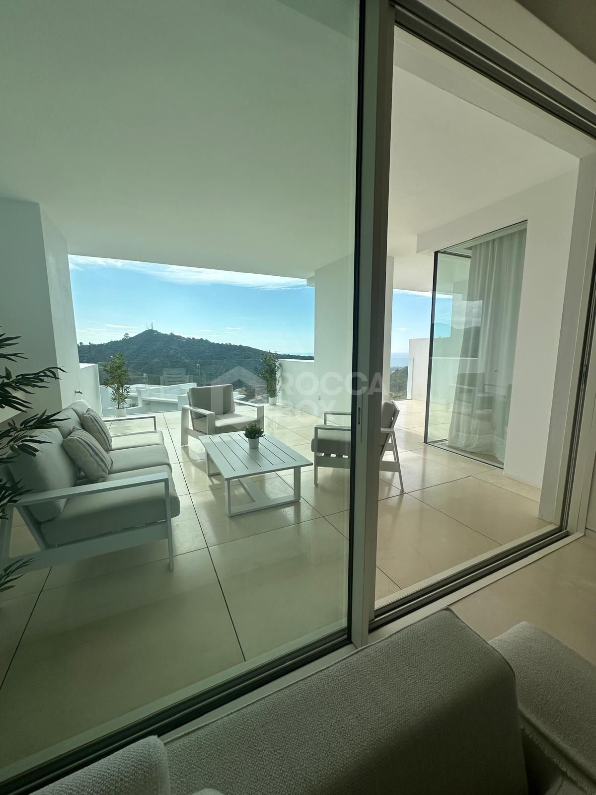 Contemporary Living with Panoramic Views in Marbella
