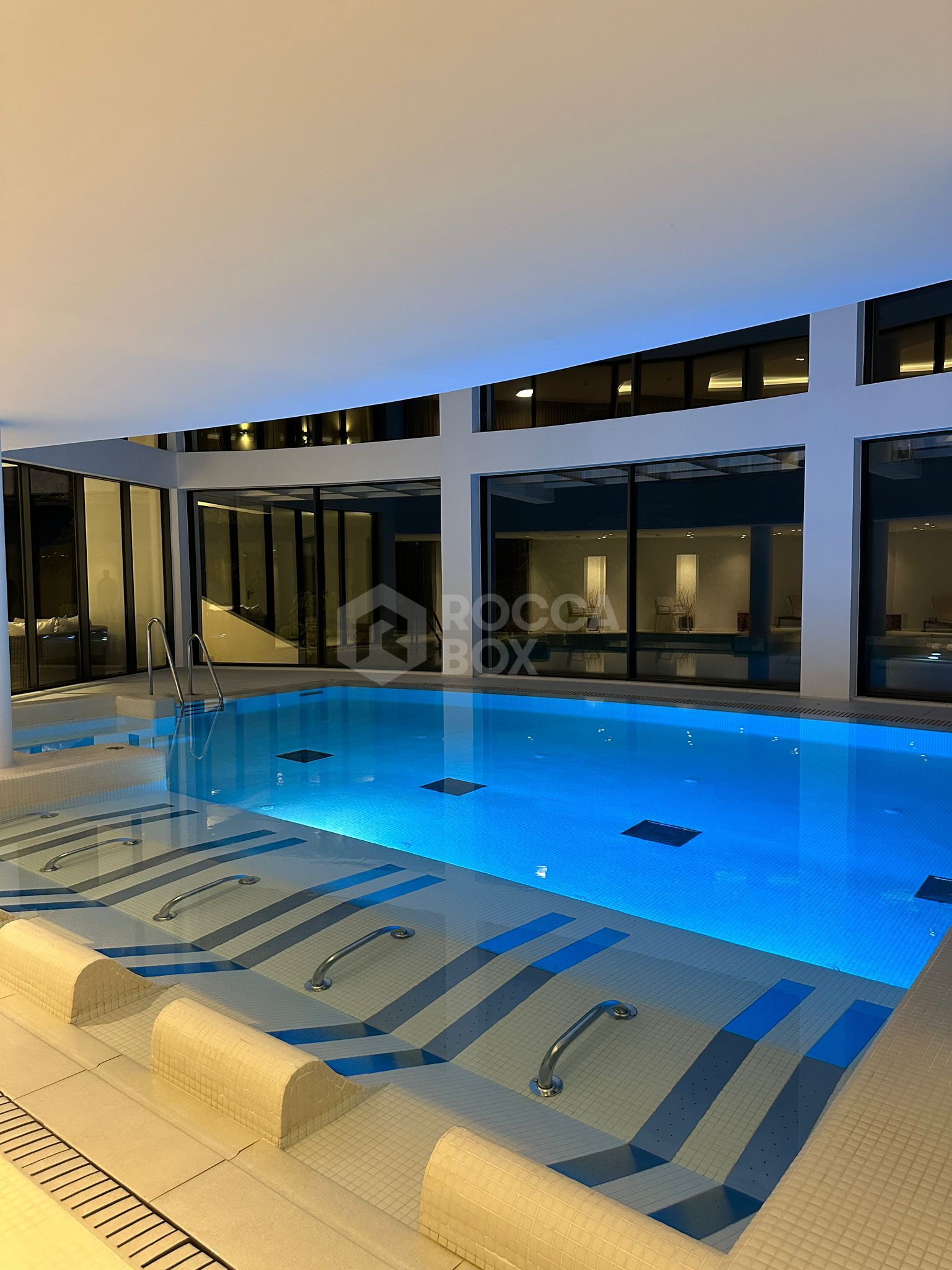 Contemporary Living with Panoramic Views in Marbella