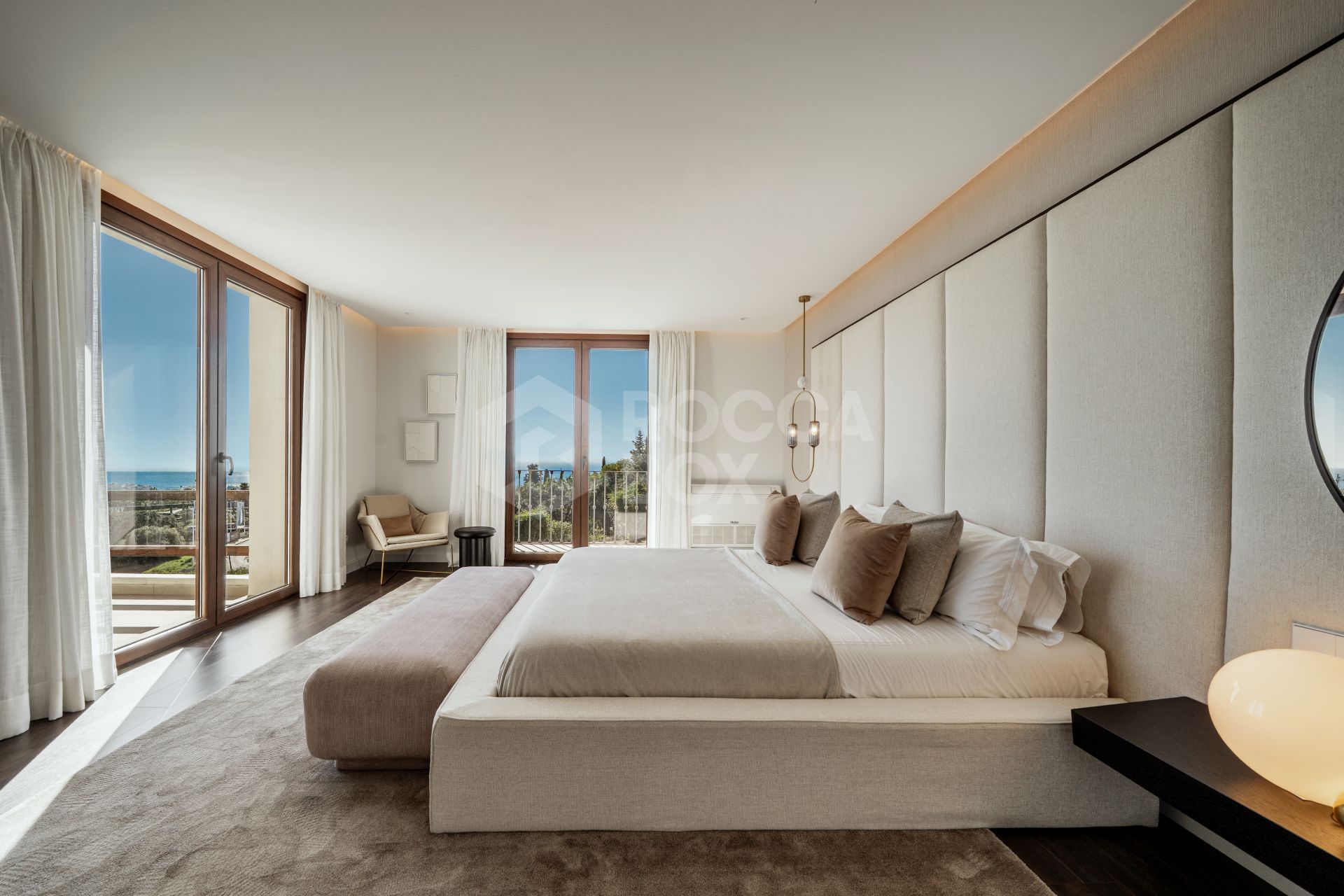 Exquisite Five-Bedroom Luxury Villa with Panoramic Views and Private Pool