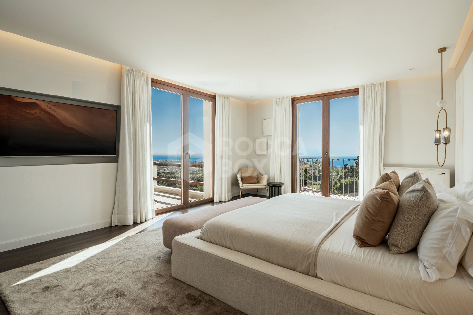 Exquisite Five-Bedroom Luxury Villa with Panoramic Views and Private Pool