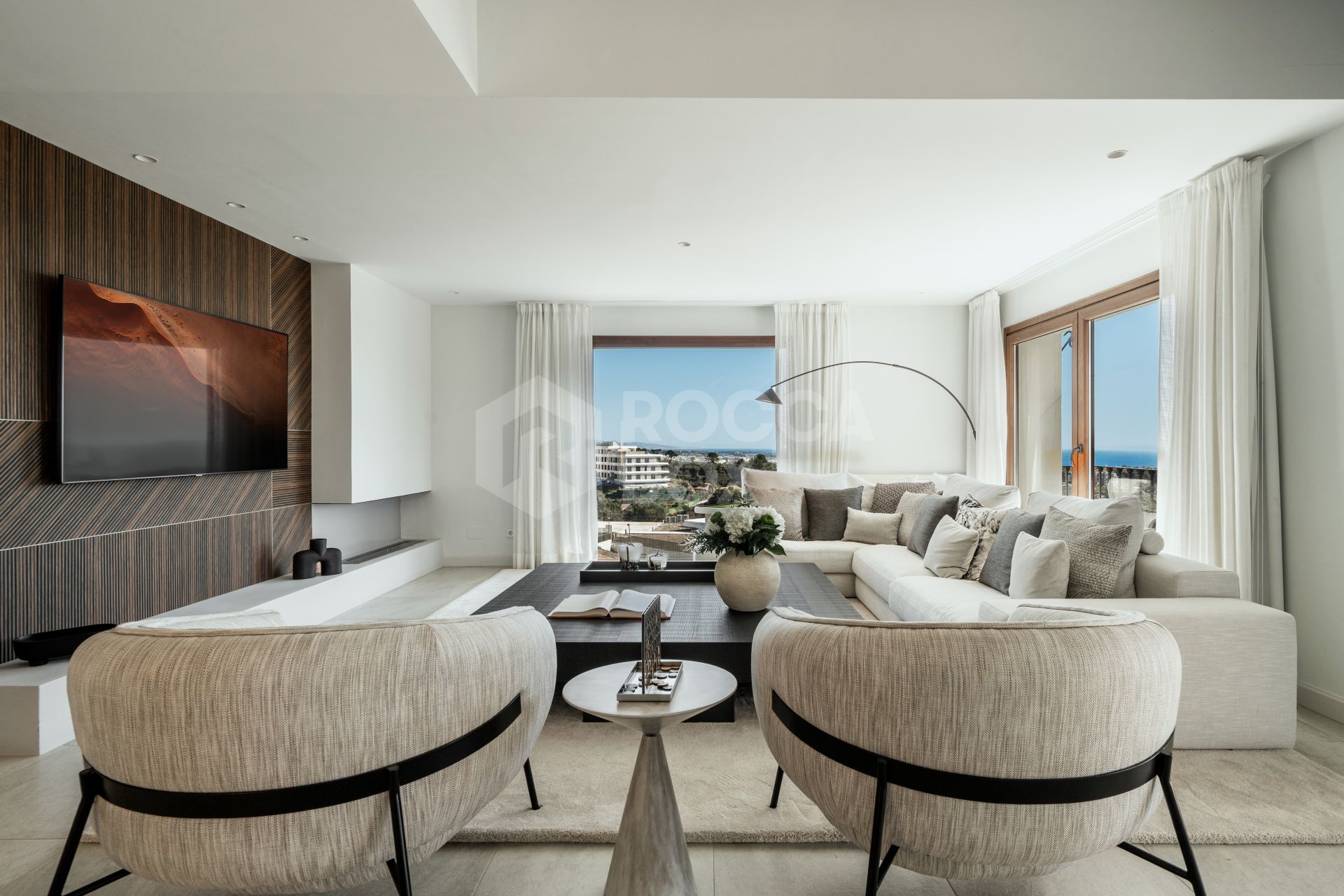 Exquisite Five-Bedroom Luxury Villa with Panoramic Views and Private Pool