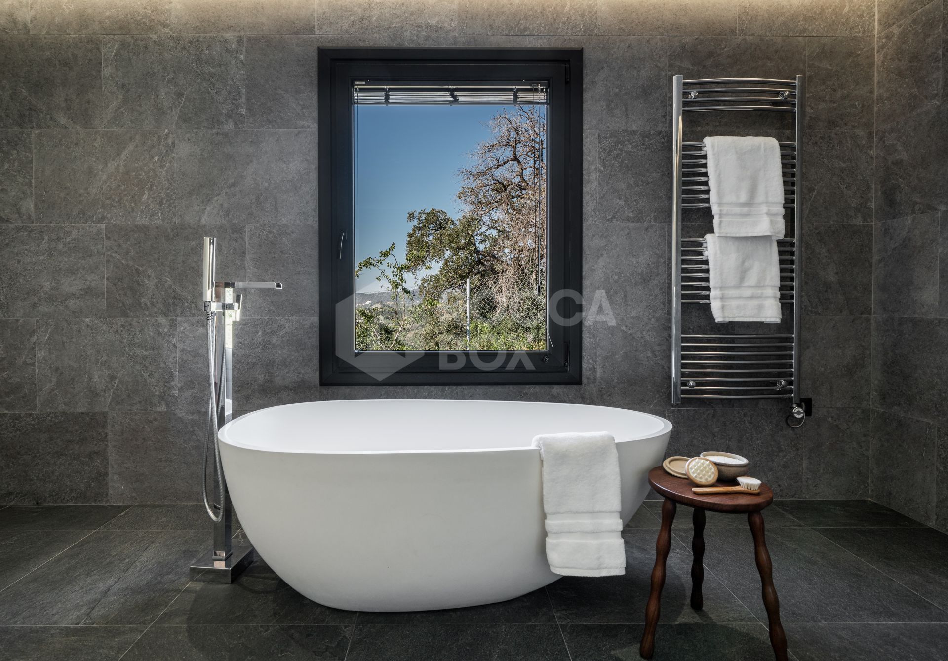 Exquisite Five-Bedroom Luxury Villa with Panoramic Views and Private Pool