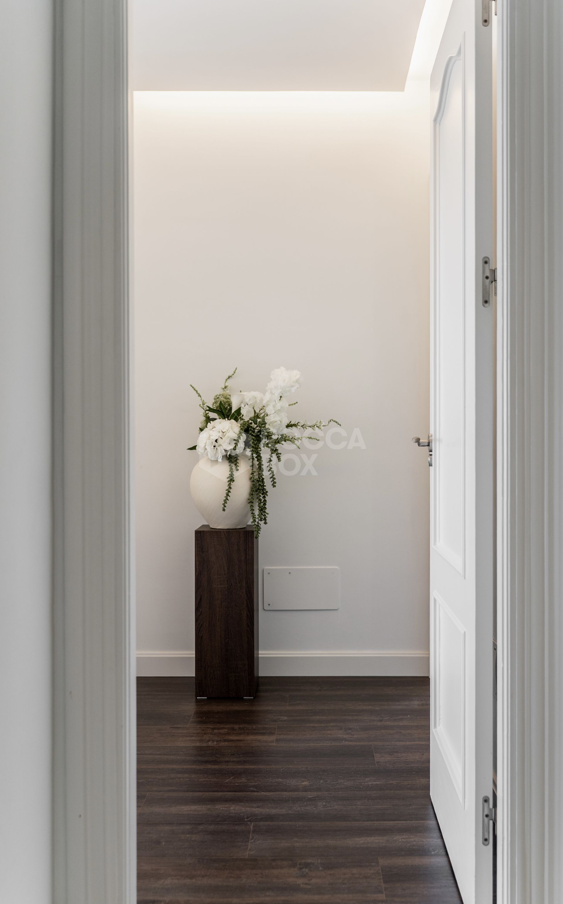 Exquisite Five-Bedroom Luxury Villa with Panoramic Views and Private Pool