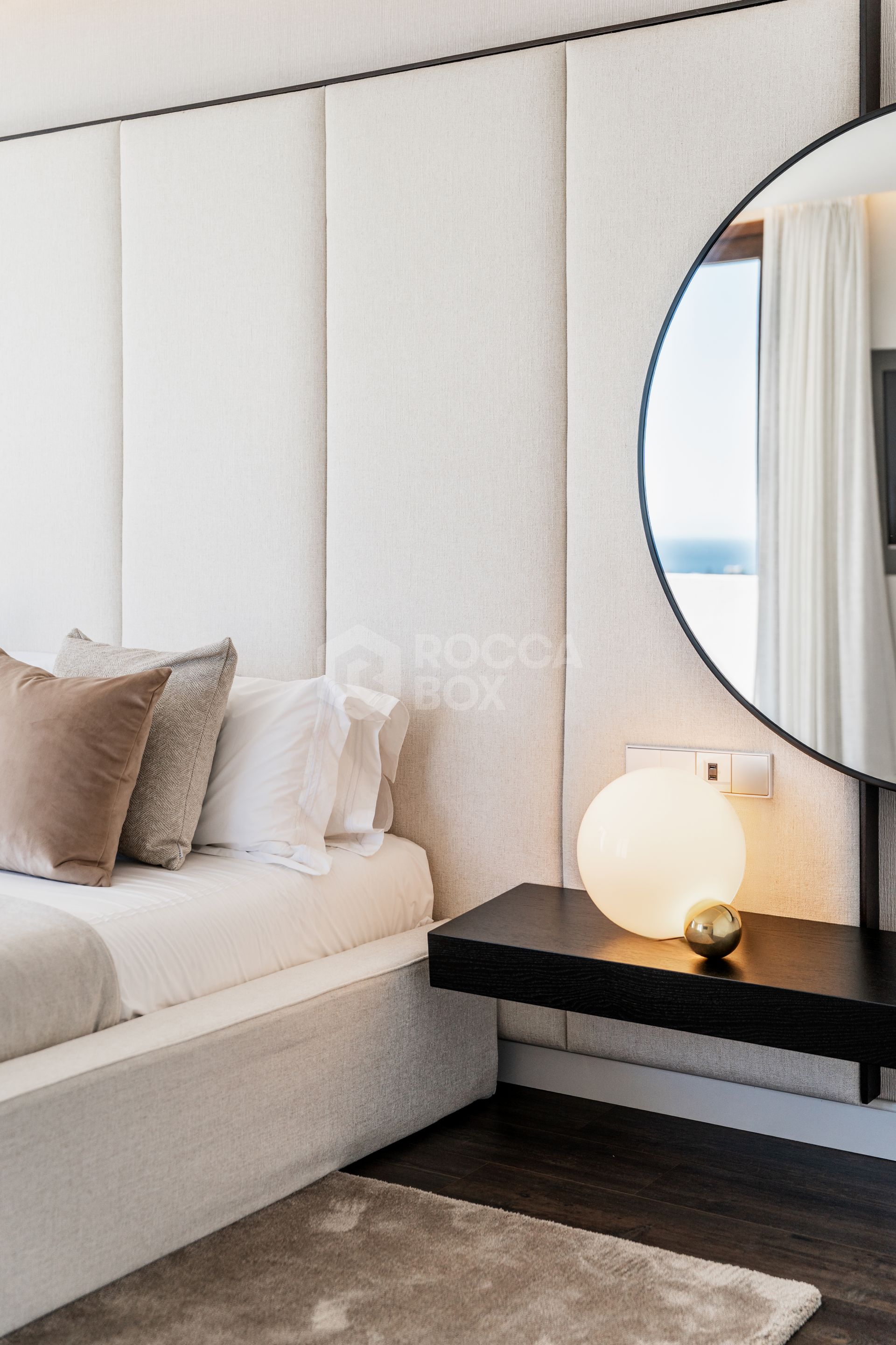 Exquisite Five-Bedroom Luxury Villa with Panoramic Views and Private Pool