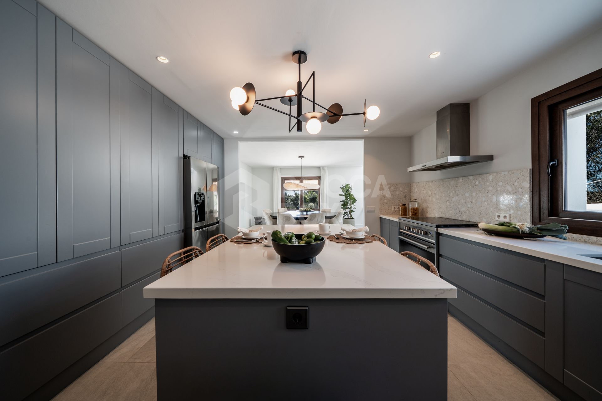 Exquisite Five-Bedroom Luxury Villa with Panoramic Views and Private Pool