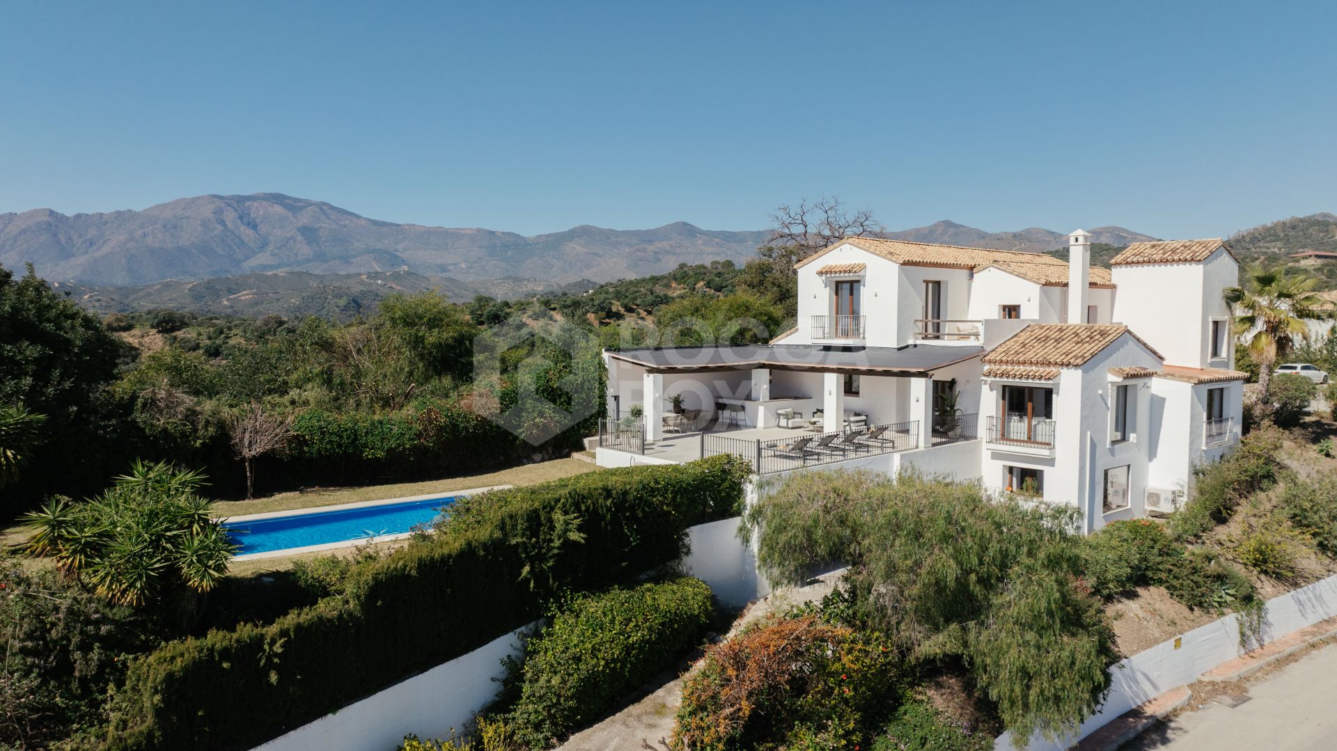 Exquisite Five-Bedroom Luxury Villa with Panoramic Views and Private Pool