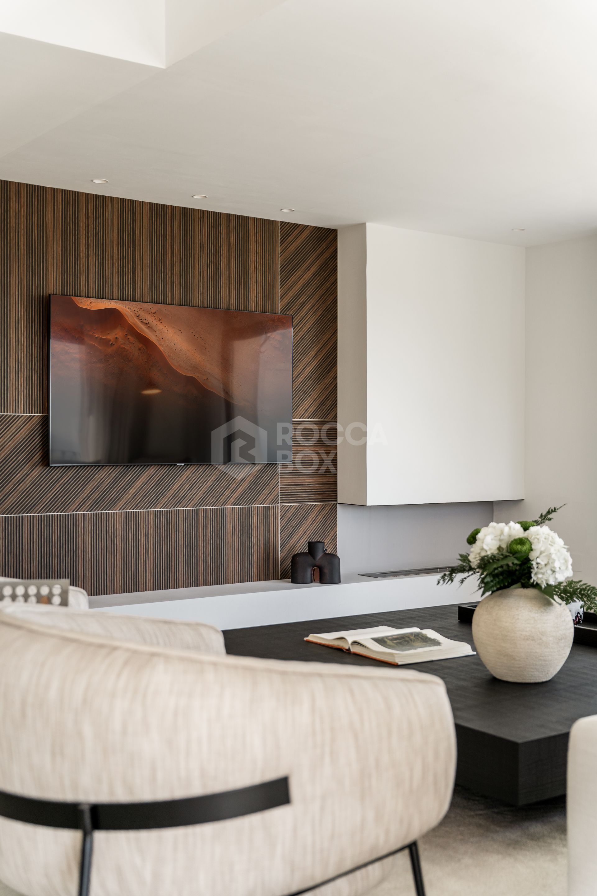 Exquisite Five-Bedroom Luxury Villa with Panoramic Views and Private Pool