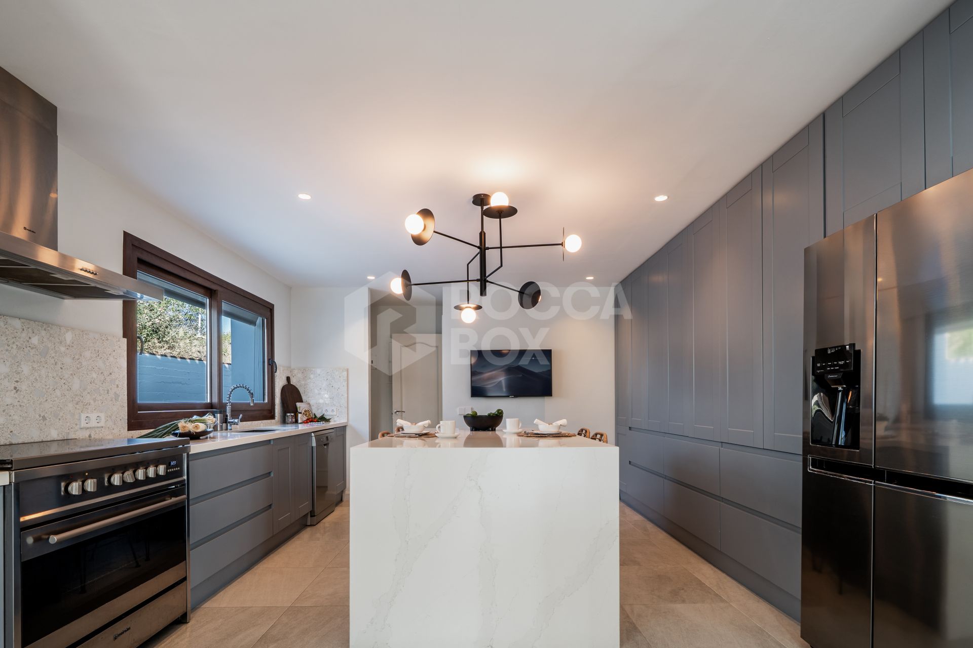 Exquisite Five-Bedroom Luxury Villa with Panoramic Views and Private Pool