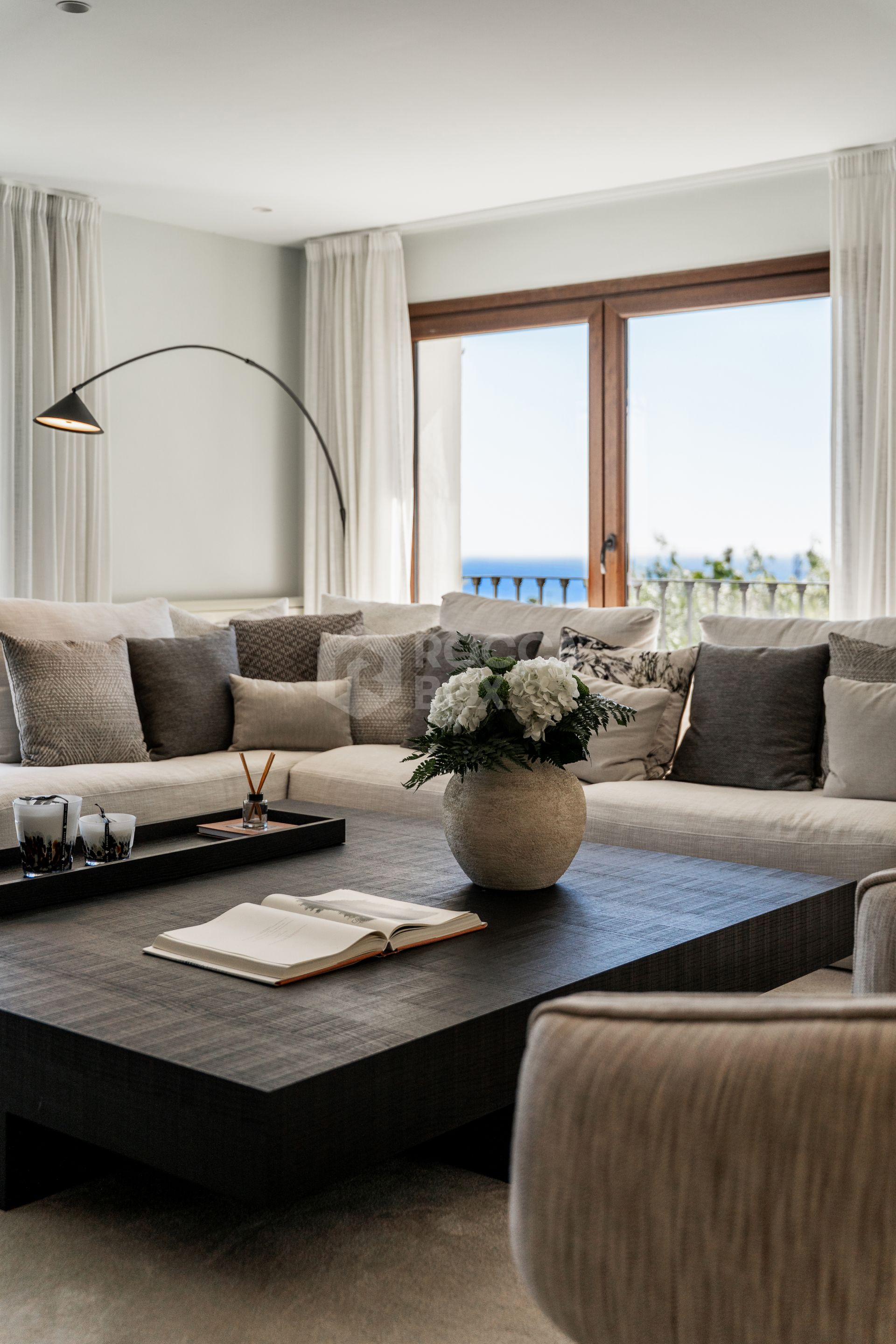 Exquisite Five-Bedroom Luxury Villa with Panoramic Views and Private Pool