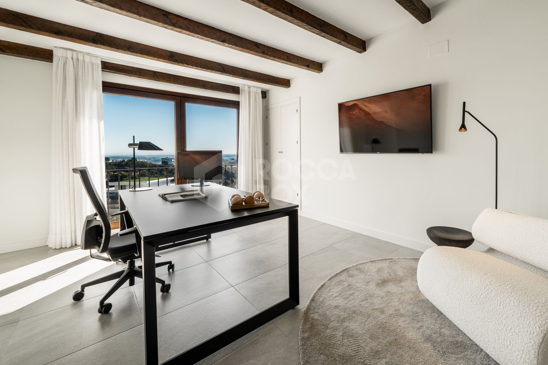 Exquisite Five-Bedroom Luxury Villa with Panoramic Views and Private Pool