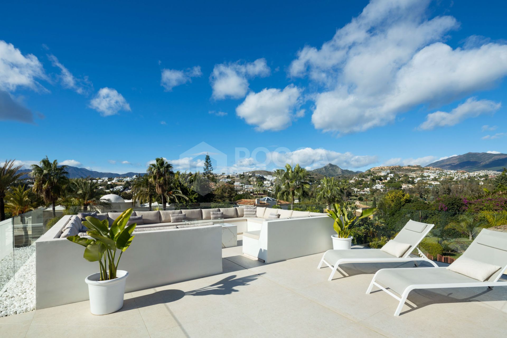 Exquisite 5-Bedroom Luxury Villa in El Paraiso