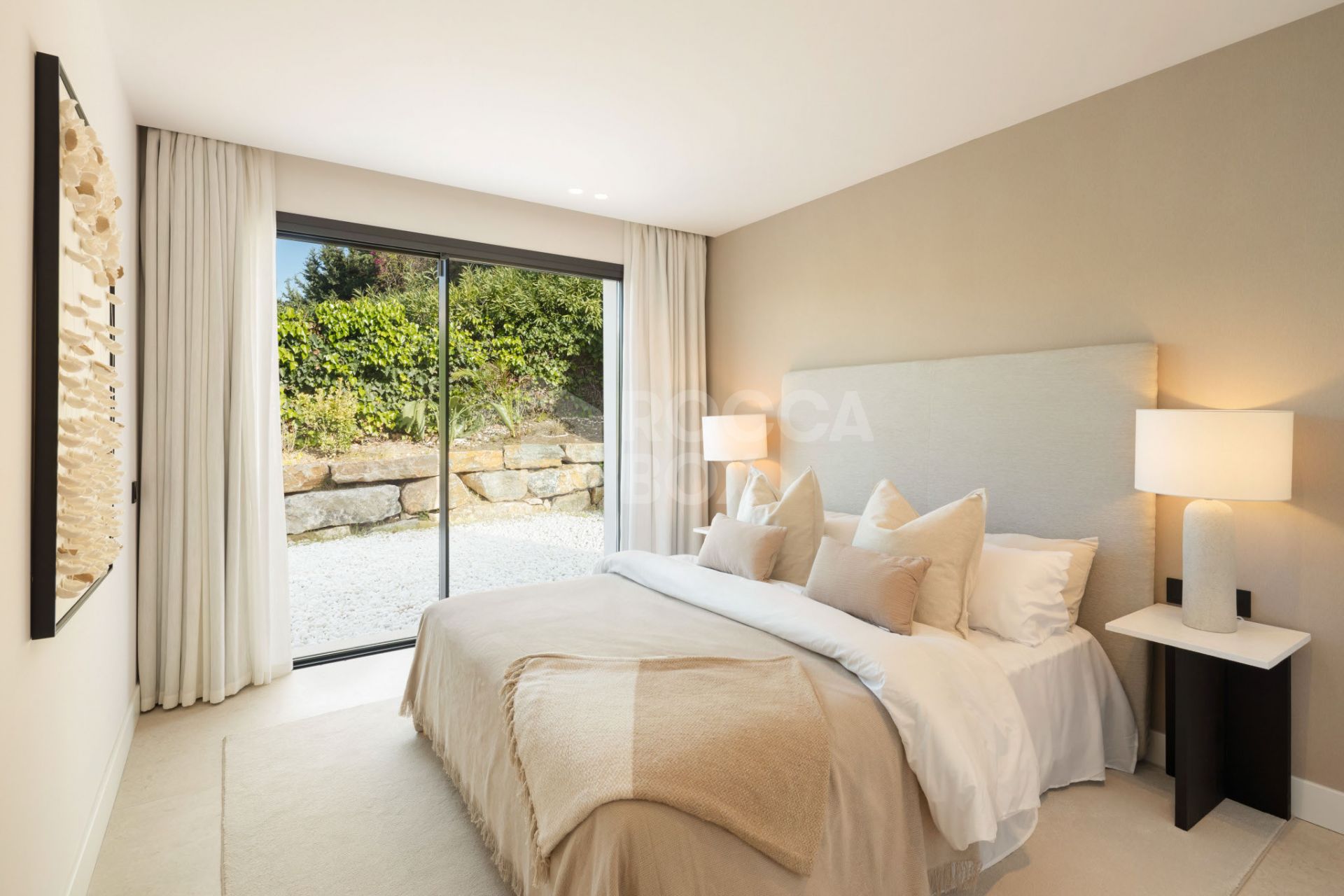 Exquisite 5-Bedroom Luxury Villa in El Paraiso