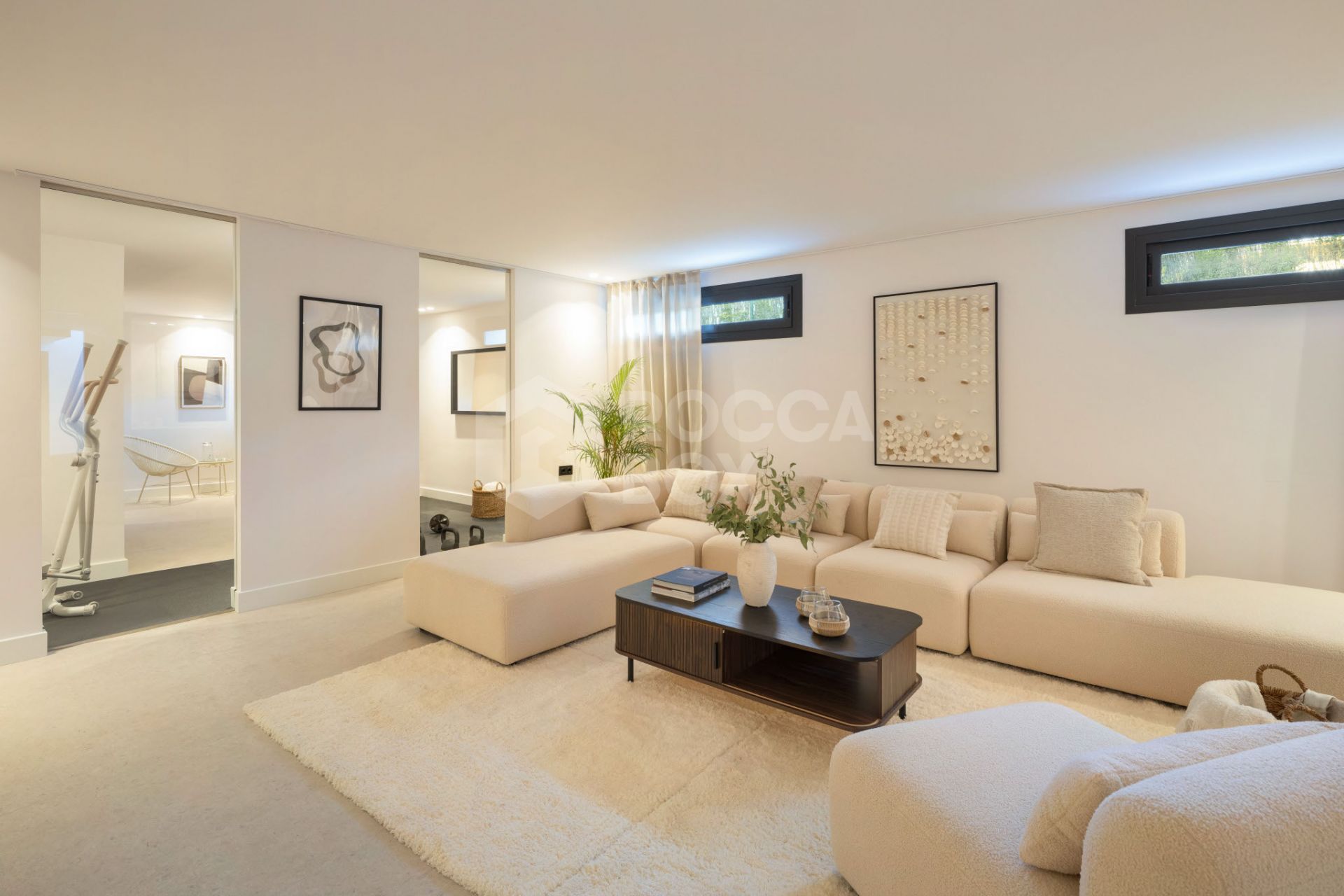 Exquisite 5-Bedroom Luxury Villa in El Paraiso