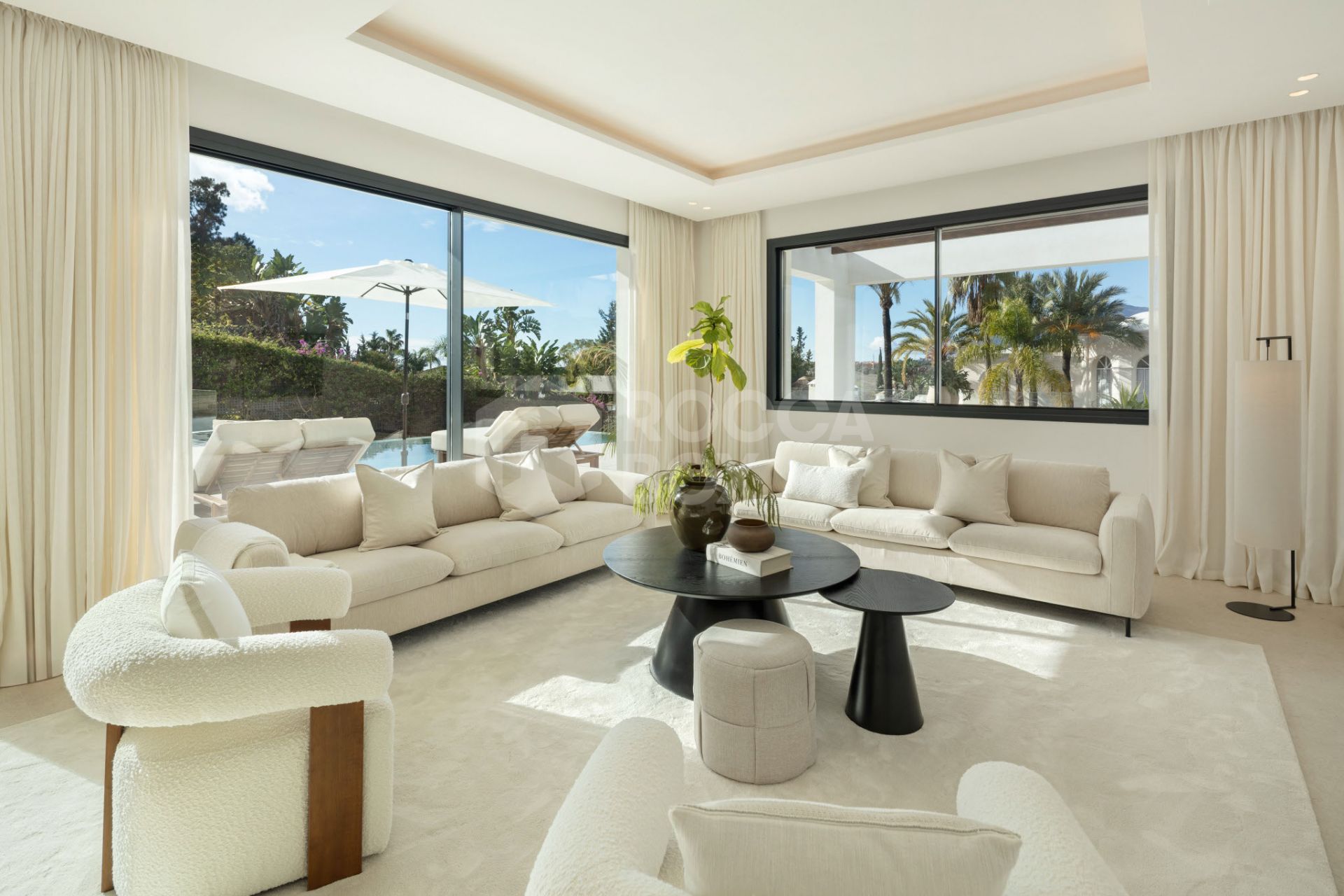 Exquisite 5-Bedroom Luxury Villa in El Paraiso