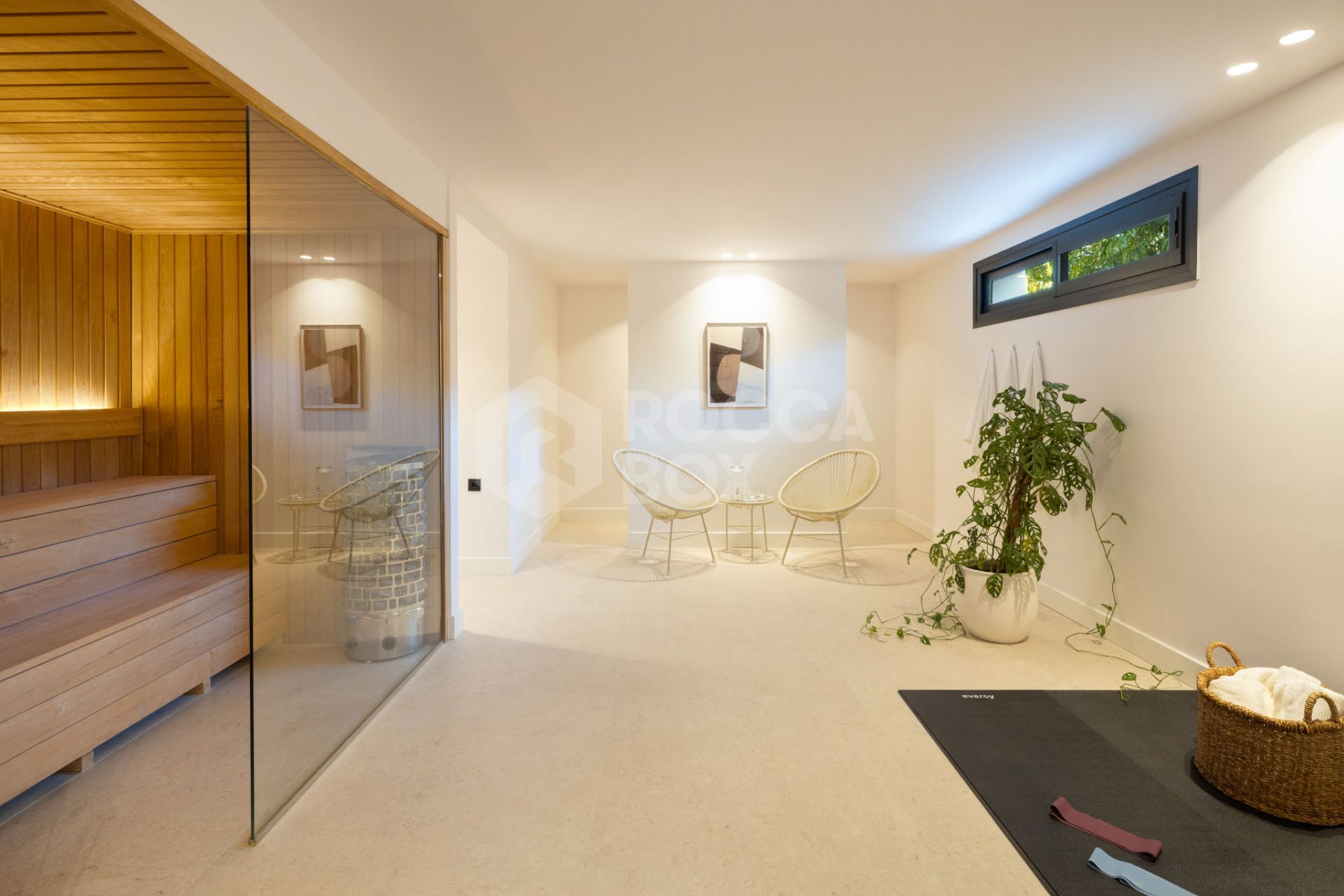 Exquisite 5-Bedroom Luxury Villa in El Paraiso