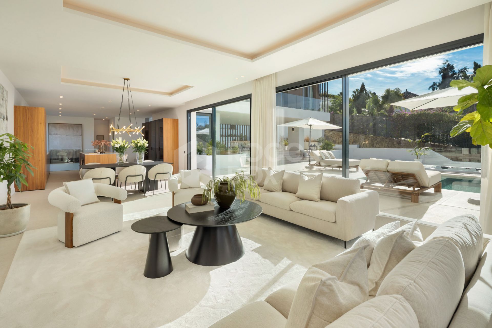 Exquisite 5-Bedroom Luxury Villa in El Paraiso