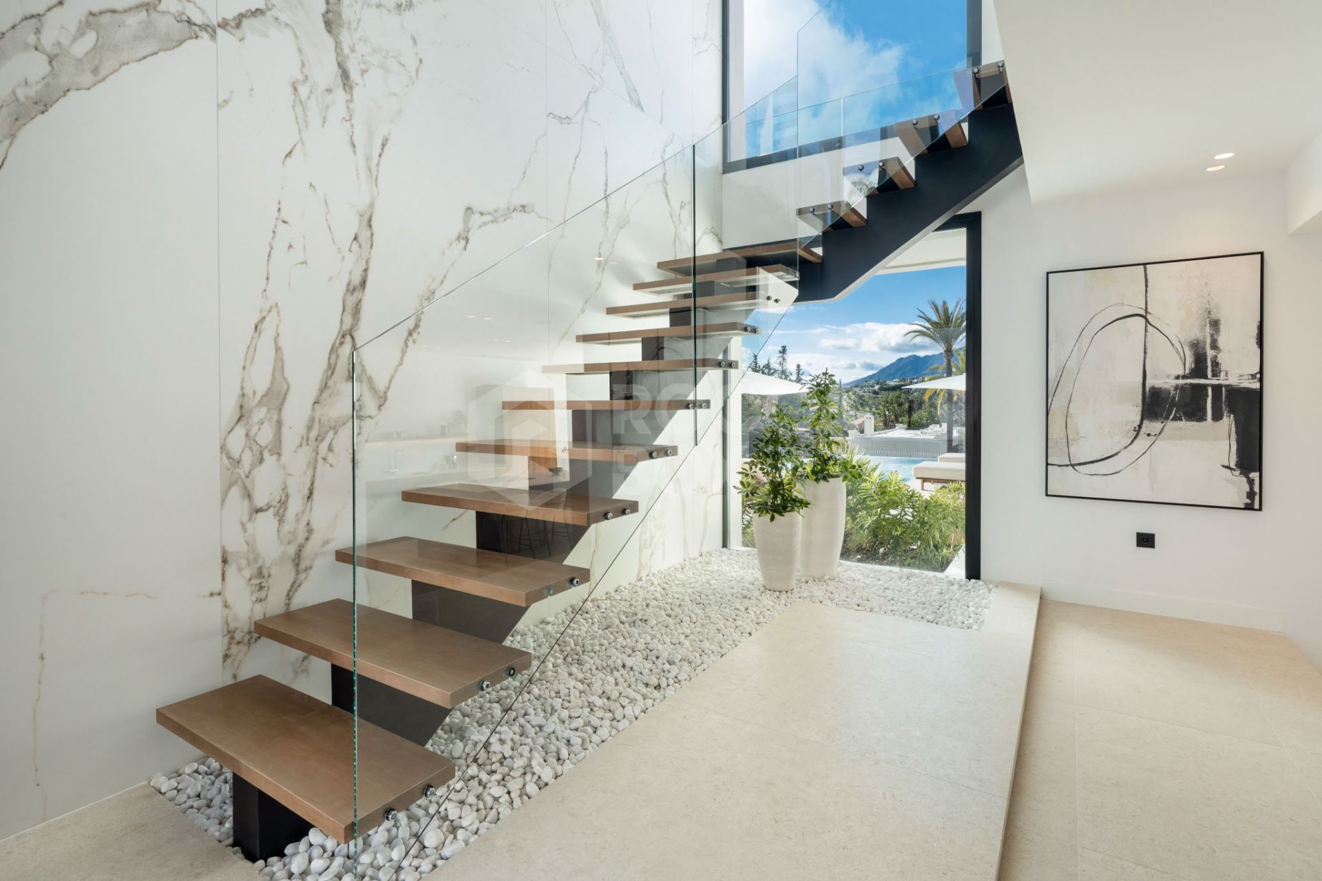 Exquisite 5-Bedroom Luxury Villa in El Paraiso