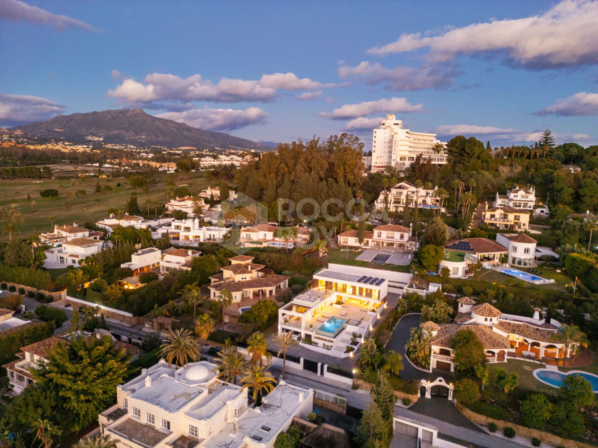 Exquisite 5-Bedroom Luxury Villa in El Paraiso