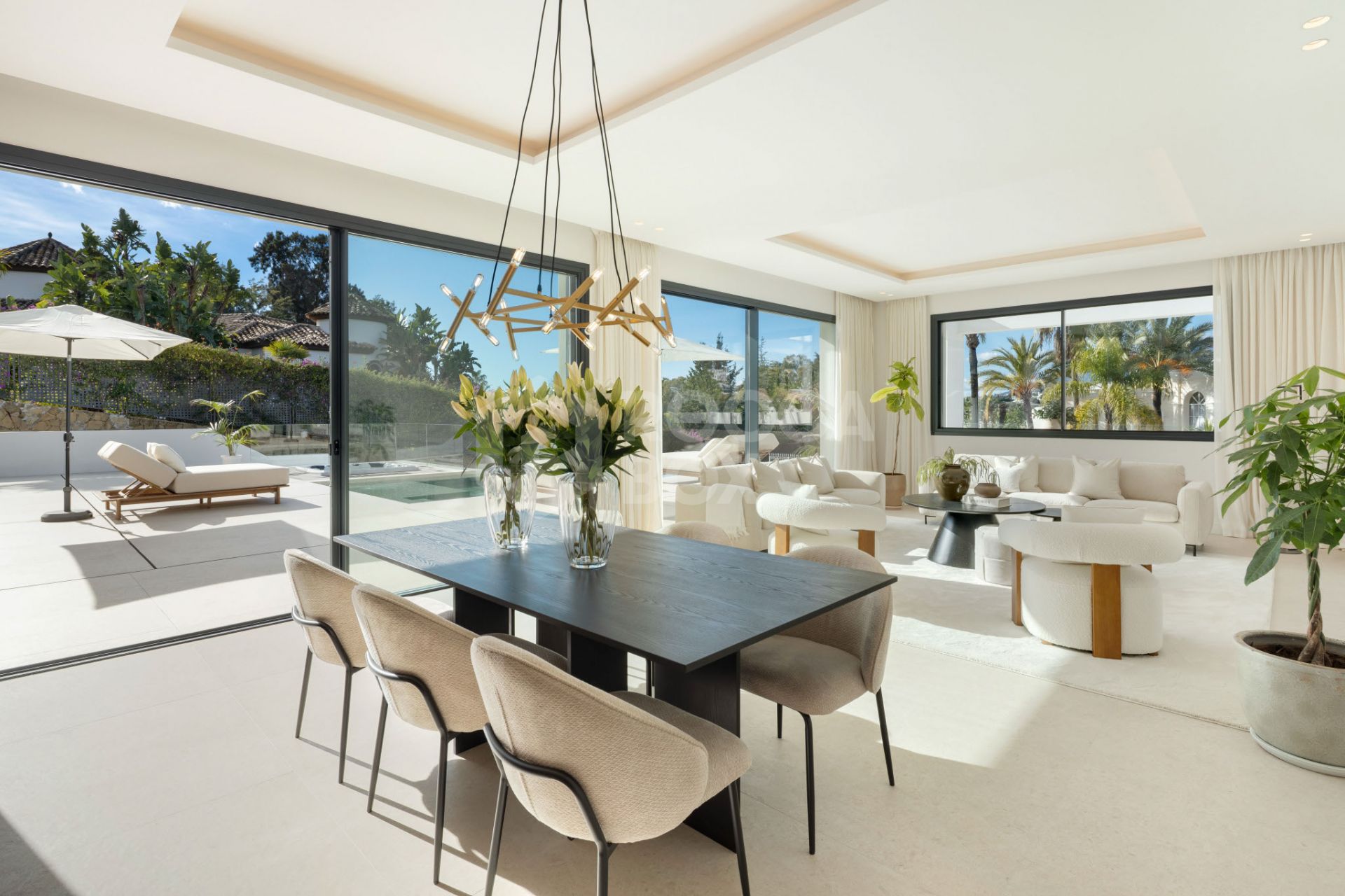 Exquisite 5-Bedroom Luxury Villa in El Paraiso