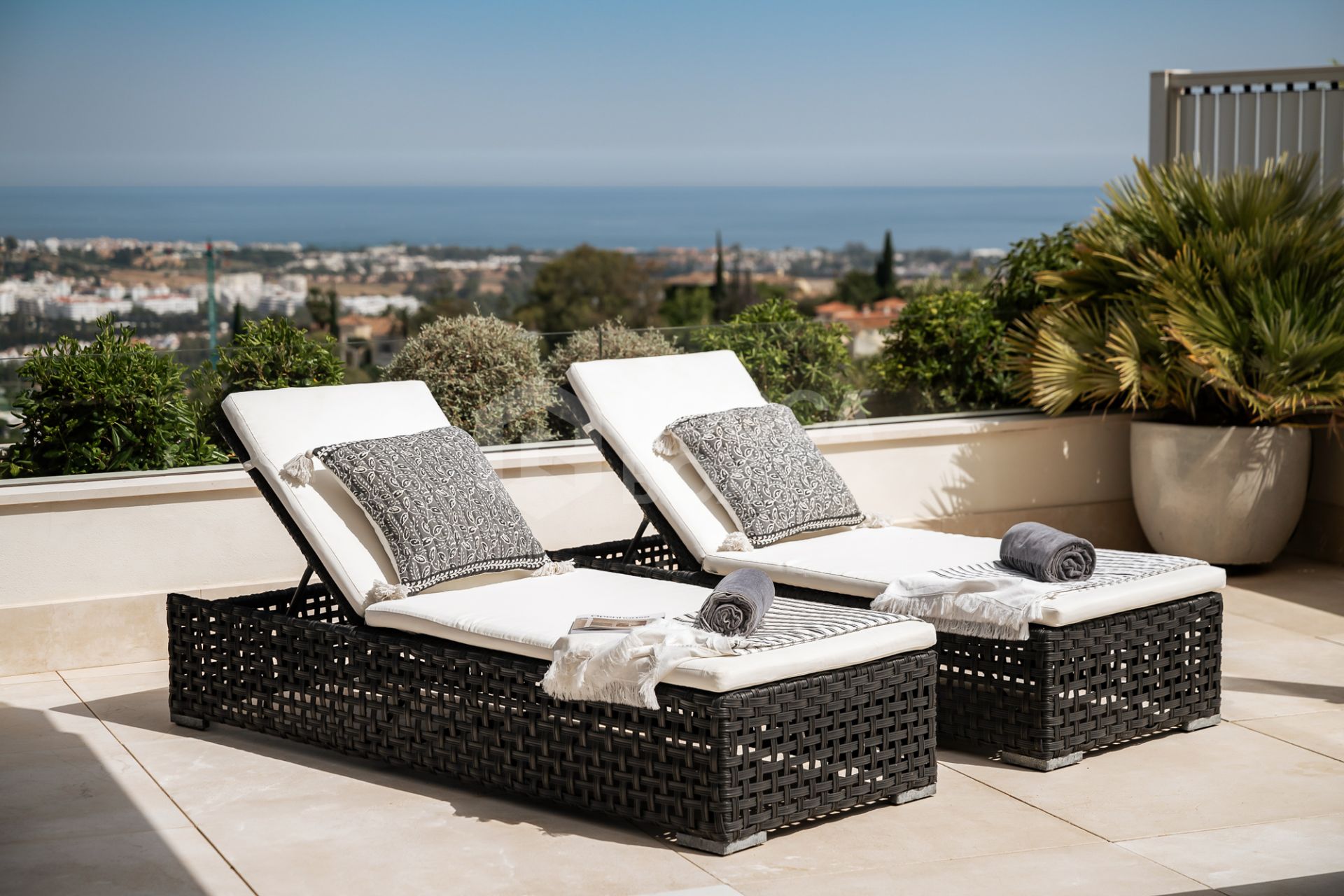 Luxury Apartment with Panoramic Views and Absolute Privacy