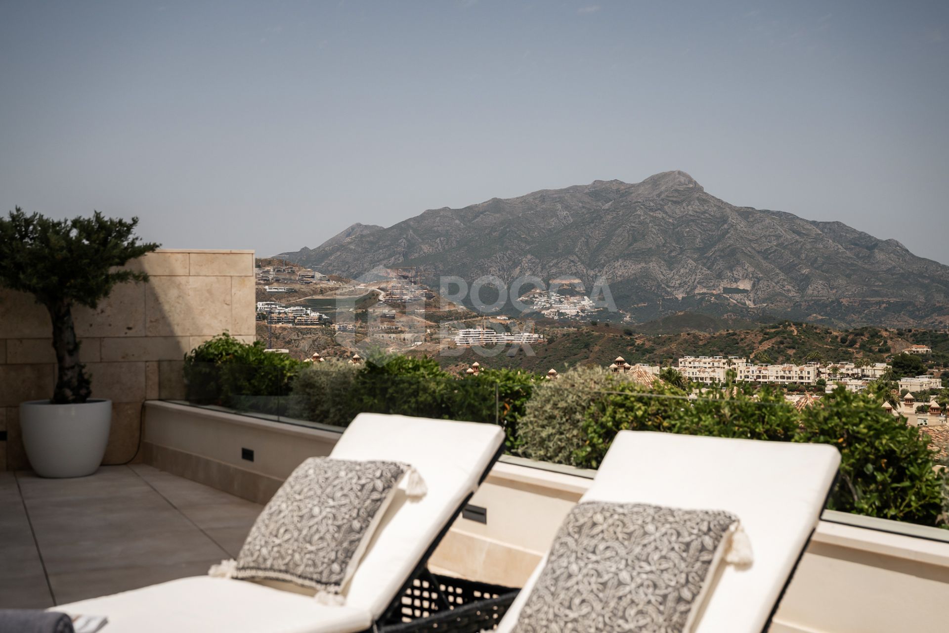 Luxury Apartment with Panoramic Views and Absolute Privacy