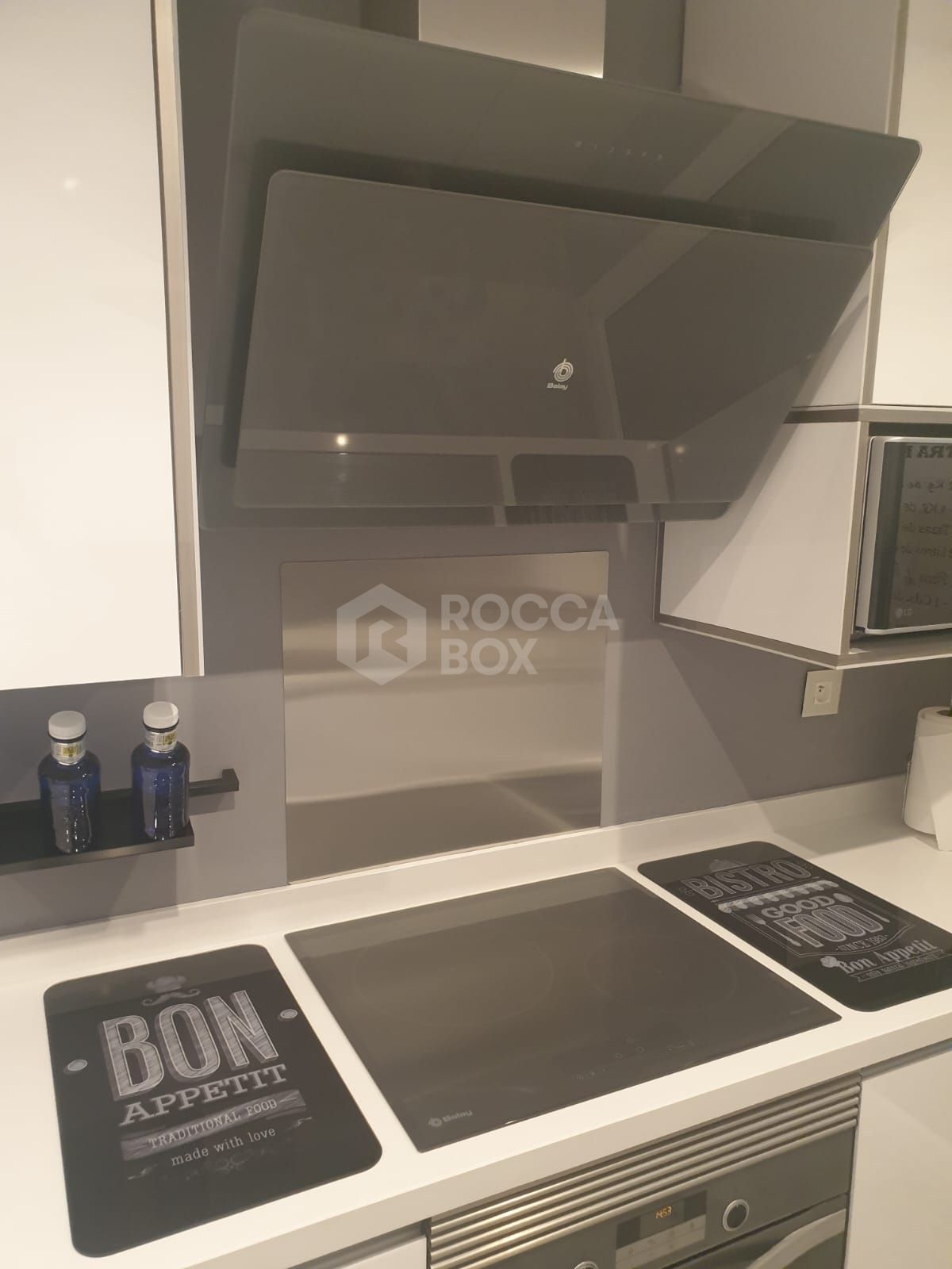 Elegant Three-Bedroom Apartment with Spacious Terrace