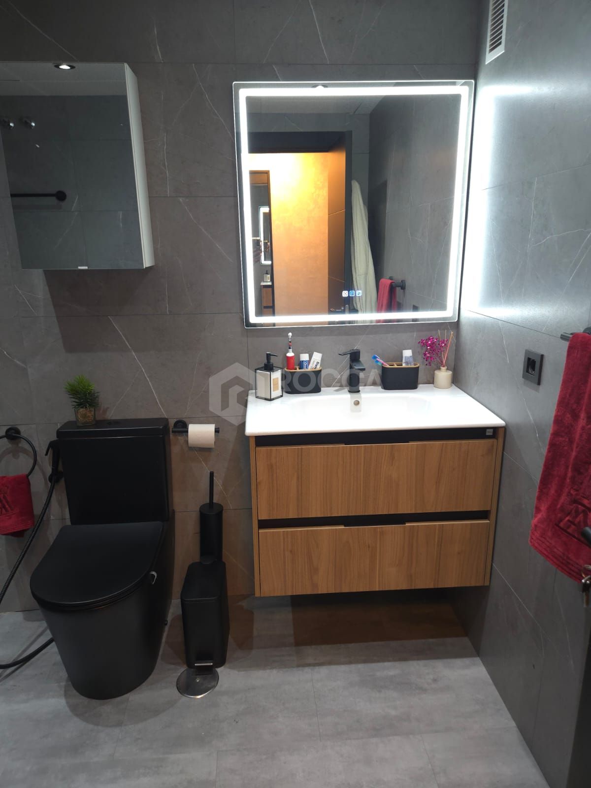 Elegant Three-Bedroom Apartment with Spacious Terrace