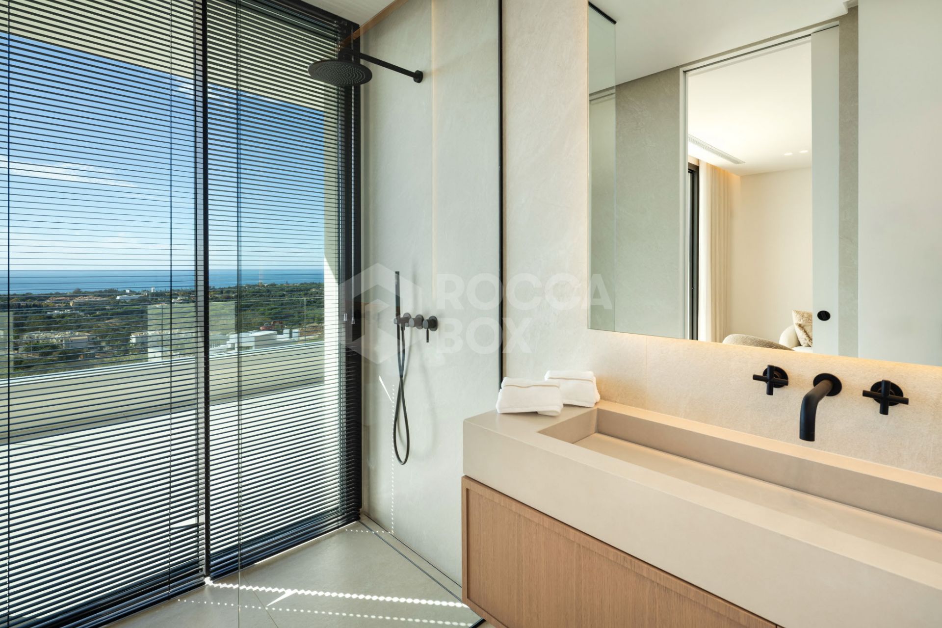 Exquisite 5-Bedroom Luxury Villa with Panoramic Views and Exceptional Amenities